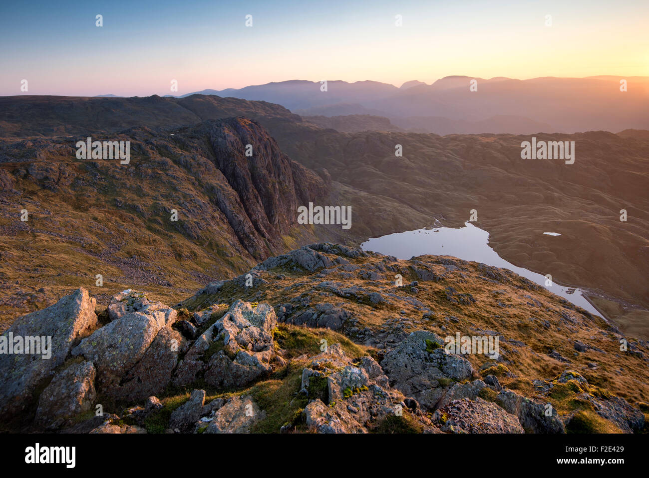 Lumière dorée au lever du soleil - Pavey Ark Banque D'Images