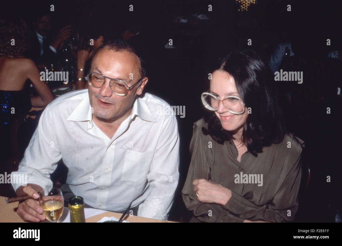 Acteurs et Actrices der Werner Kreindl mit Ehefrau Irene, Deutschland 1980 er Jahre. Acteur autrichien Werner Kreindl avec sa femme Irène, l'Allemagne des années 1980. 24x36DiaV98 Banque D'Images