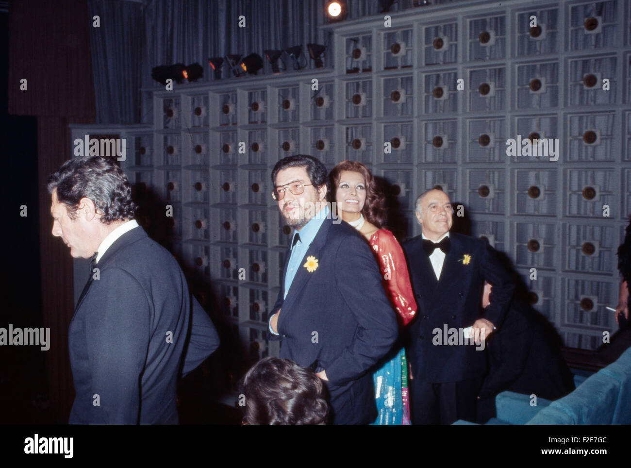 (C. r.) von der Produzent Carlo Ponti Top, Sophia Loren, der von Réalisateur Ettore Scola und Marcello Mastroianno Filmfestpielen bei den à Cannes, Frankreich 1970 er Jahre. (À partir de la droite) au Festival de Cannes, France 1970. 24x36DiaV6 Banque D'Images