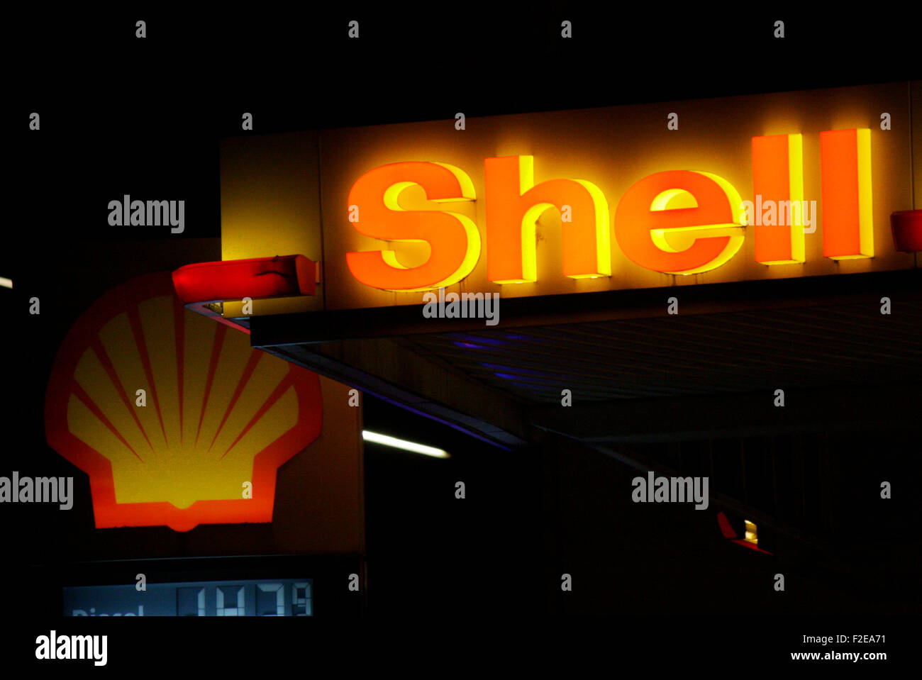 Novembre 2013 - BERLIN : marques : le logo de la compagnie pétrolière ('Shell' Royal Shell), Berlin. Banque D'Images