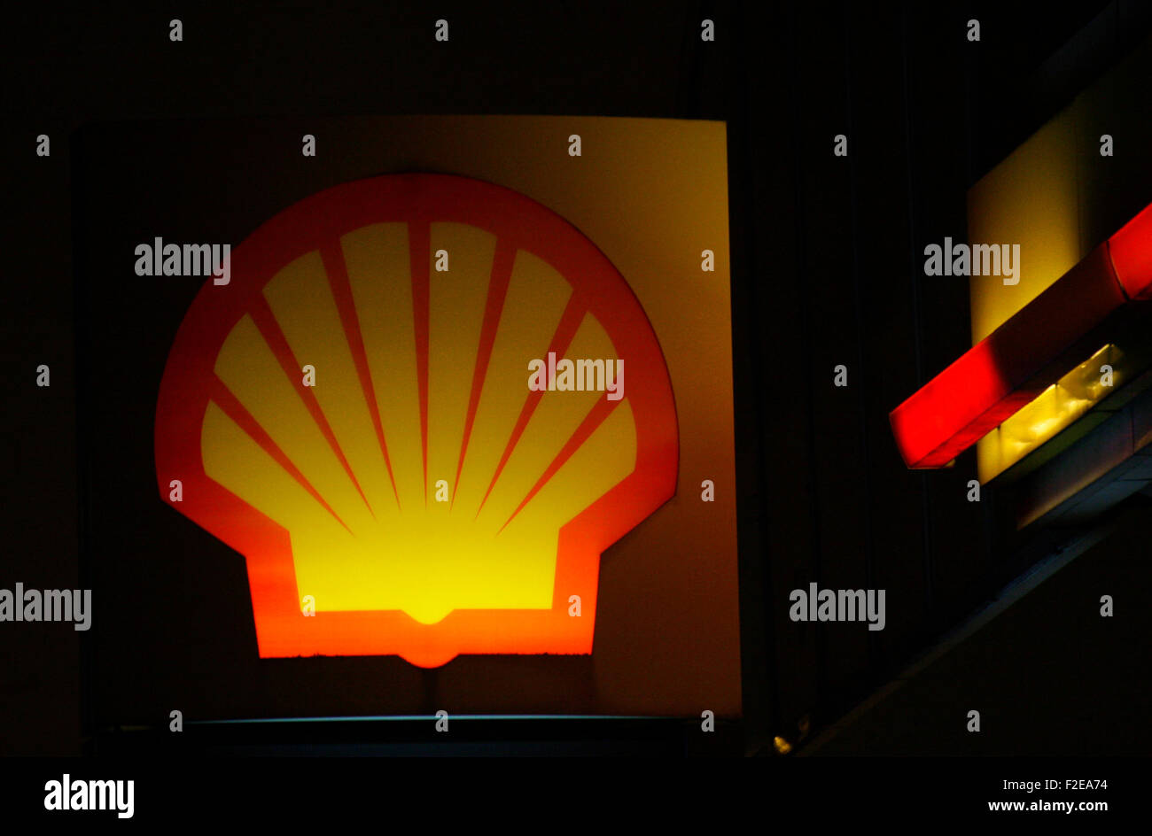 Novembre 2013 - BERLIN : marques : le logo de la compagnie pétrolière ('Shell' Royal Shell), Berlin. Banque D'Images
