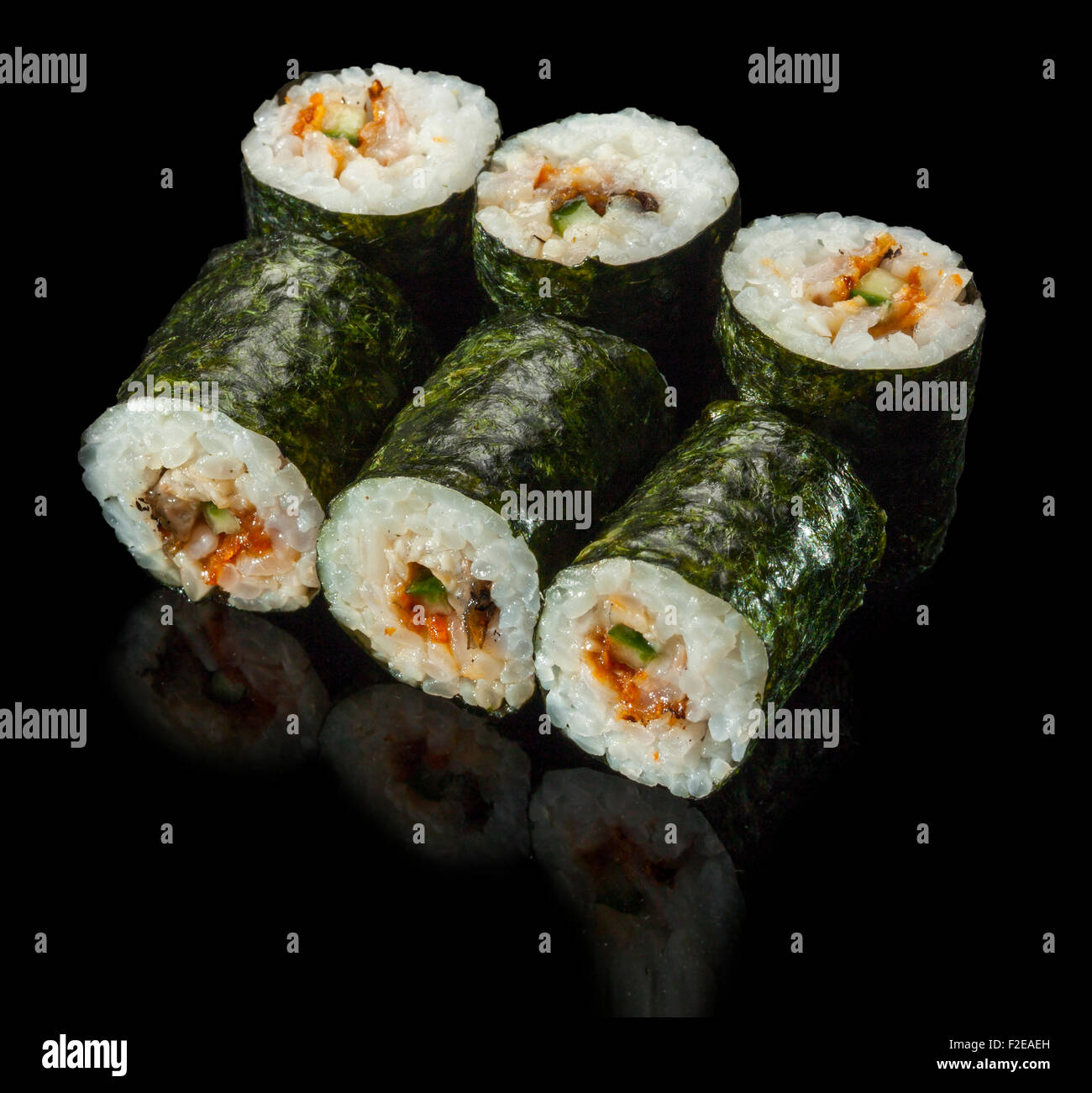 Sushi Roll avec Eel et concombre Banque D'Images
