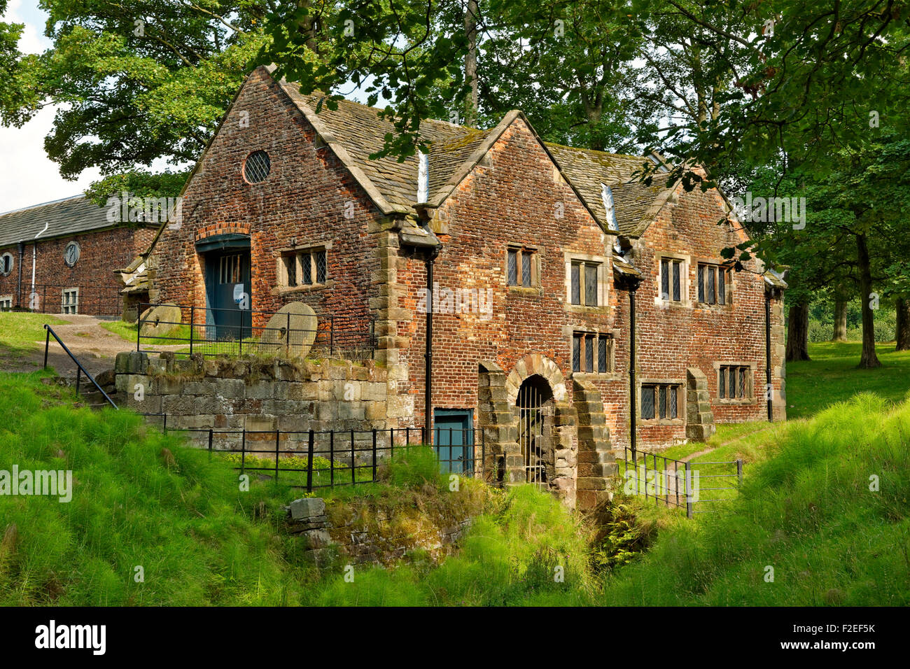 Le moulin à eau de Dunham Massey Hall près de Altrincham, Trafford, Greater Manchester County et autrefois dans le Cheshire. Banque D'Images