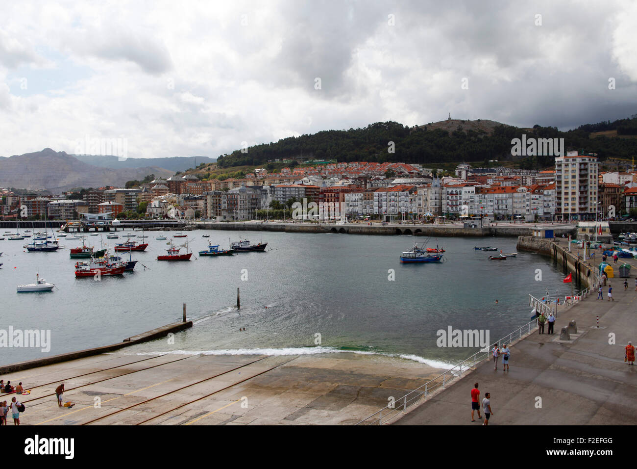 Vue panoramique de la ville de Castro Urdiales, Santander, Cantabria, Espagne. Banque D'Images