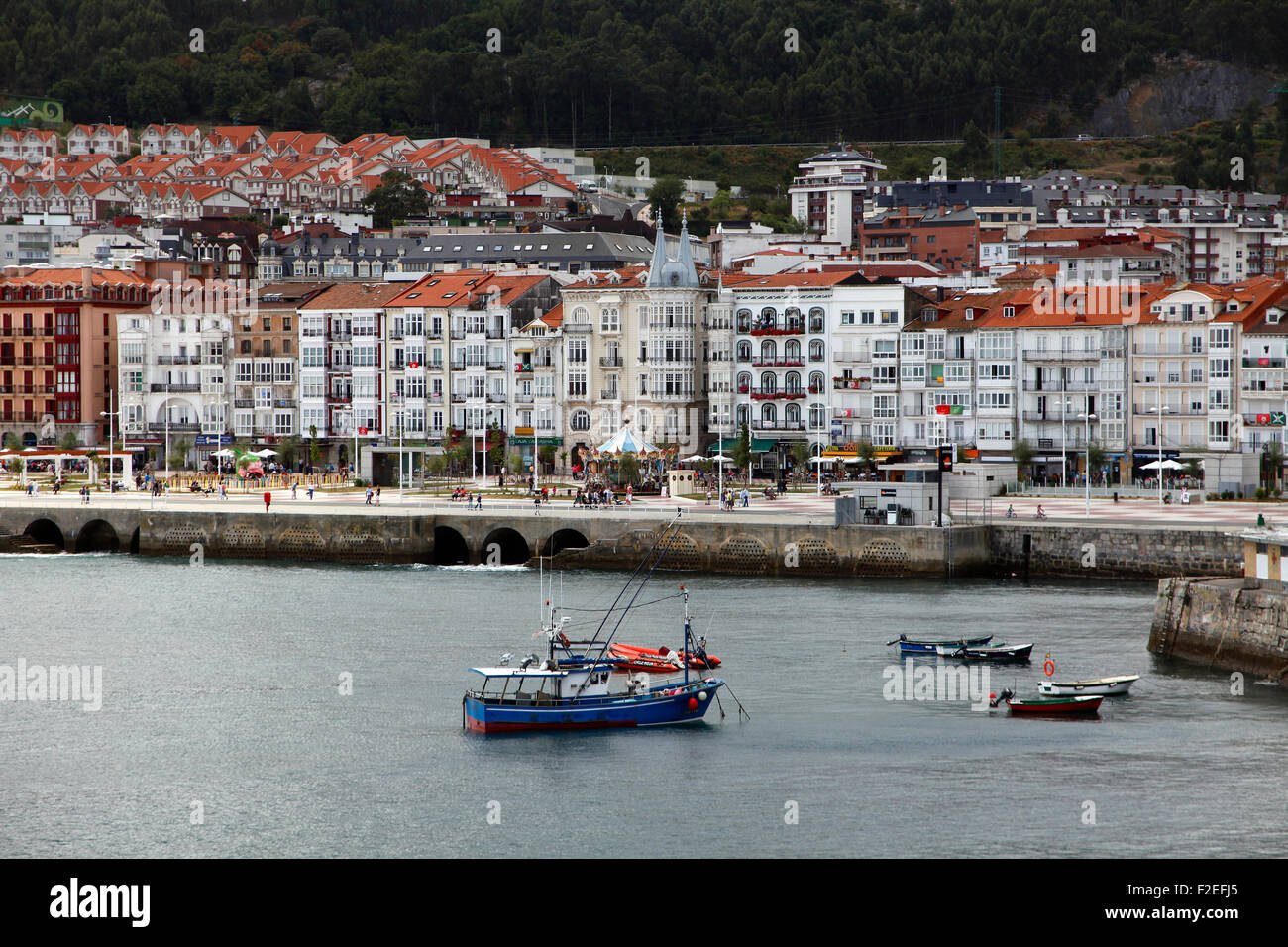 Vue panoramique de la ville de Castro Urdiales, Santander, Cantabria, Espagne. Banque D'Images