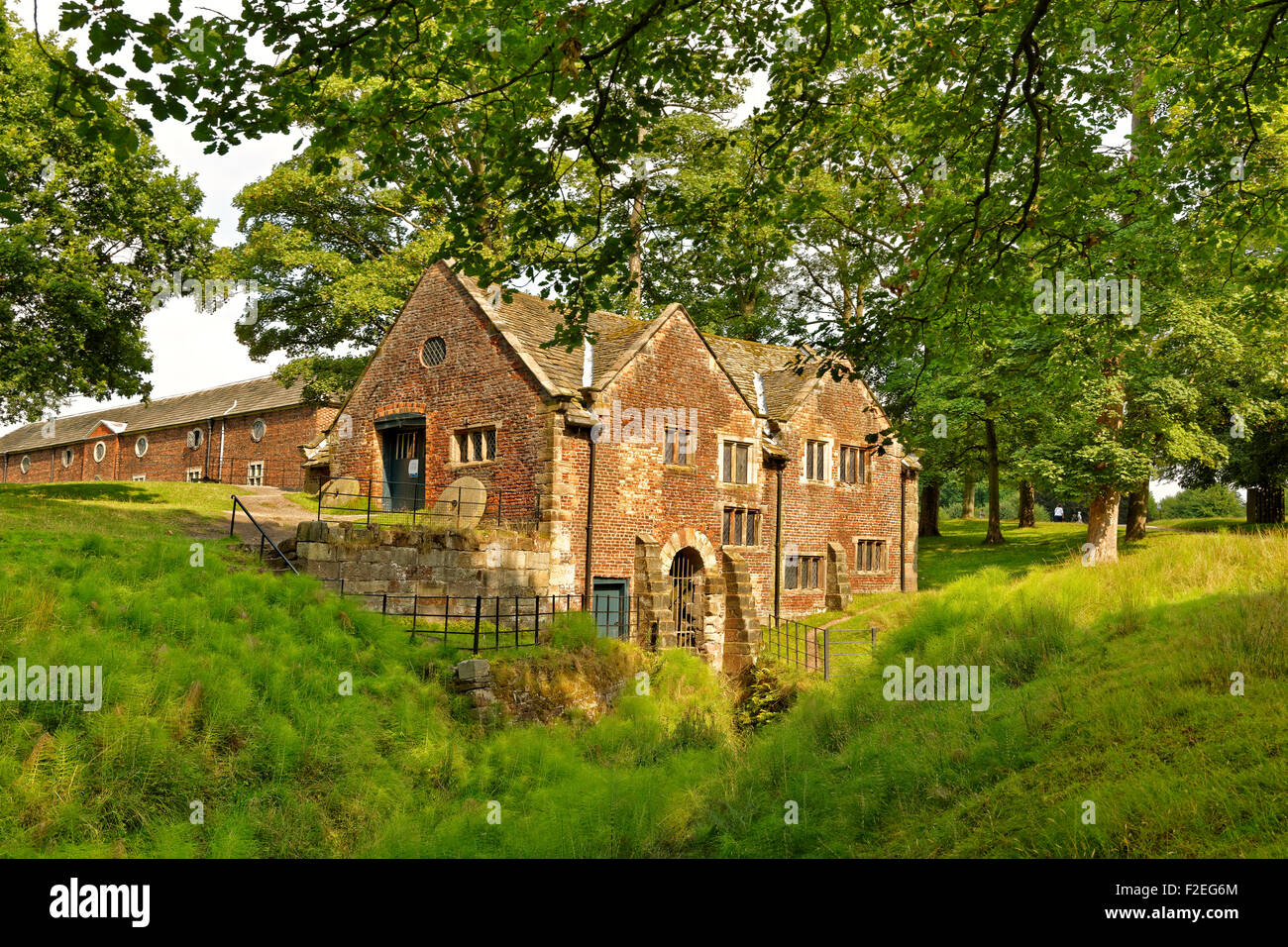 Le moulin à eau de Dunham Massey Hall près de Altrincham, Trafford, Greater Manchester County et autrefois dans le Cheshire. Banque D'Images