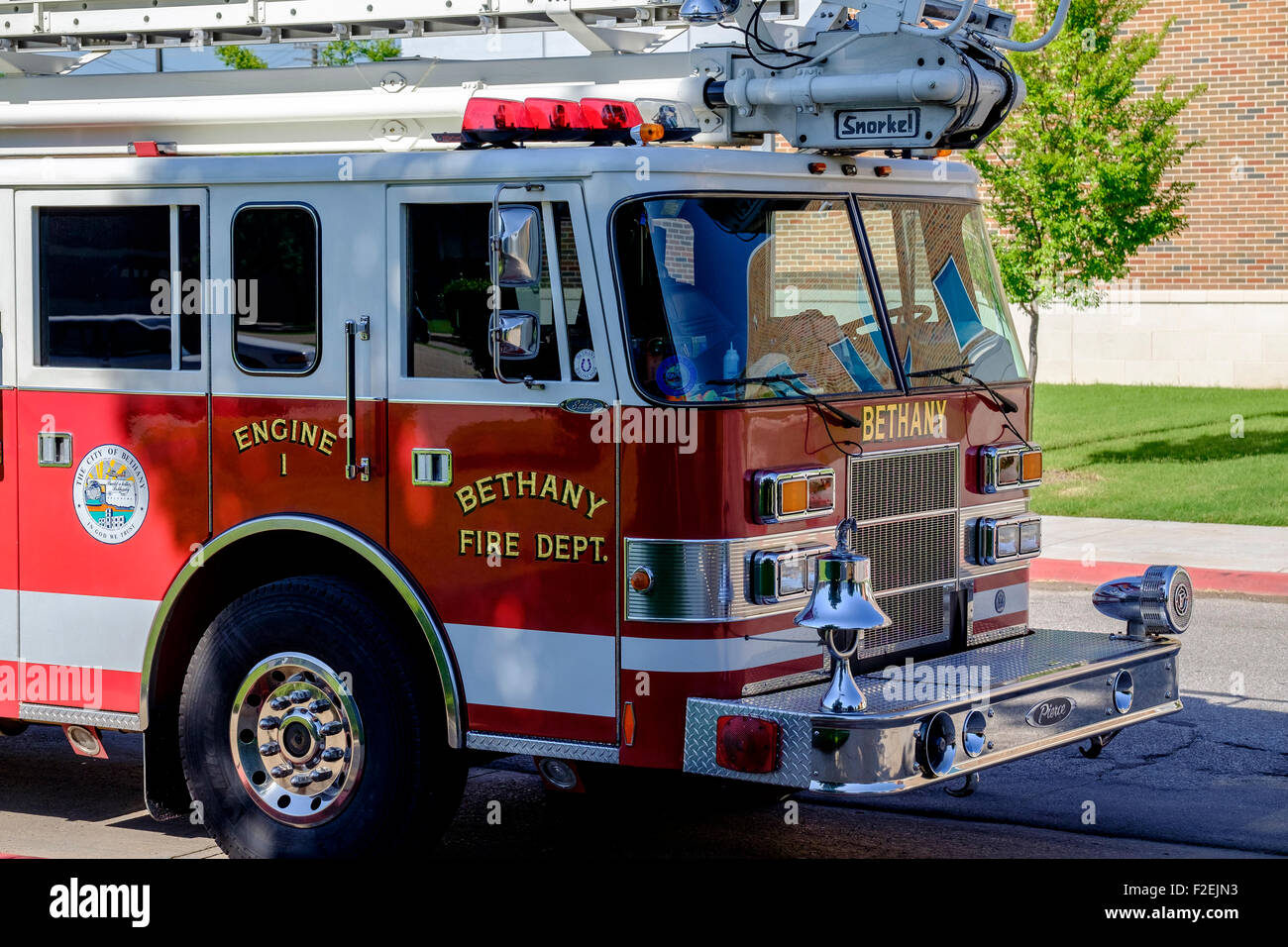 Un camion de pompiers montrant la moitié avant à Béthanie, en Oklahoma. Banque D'Images