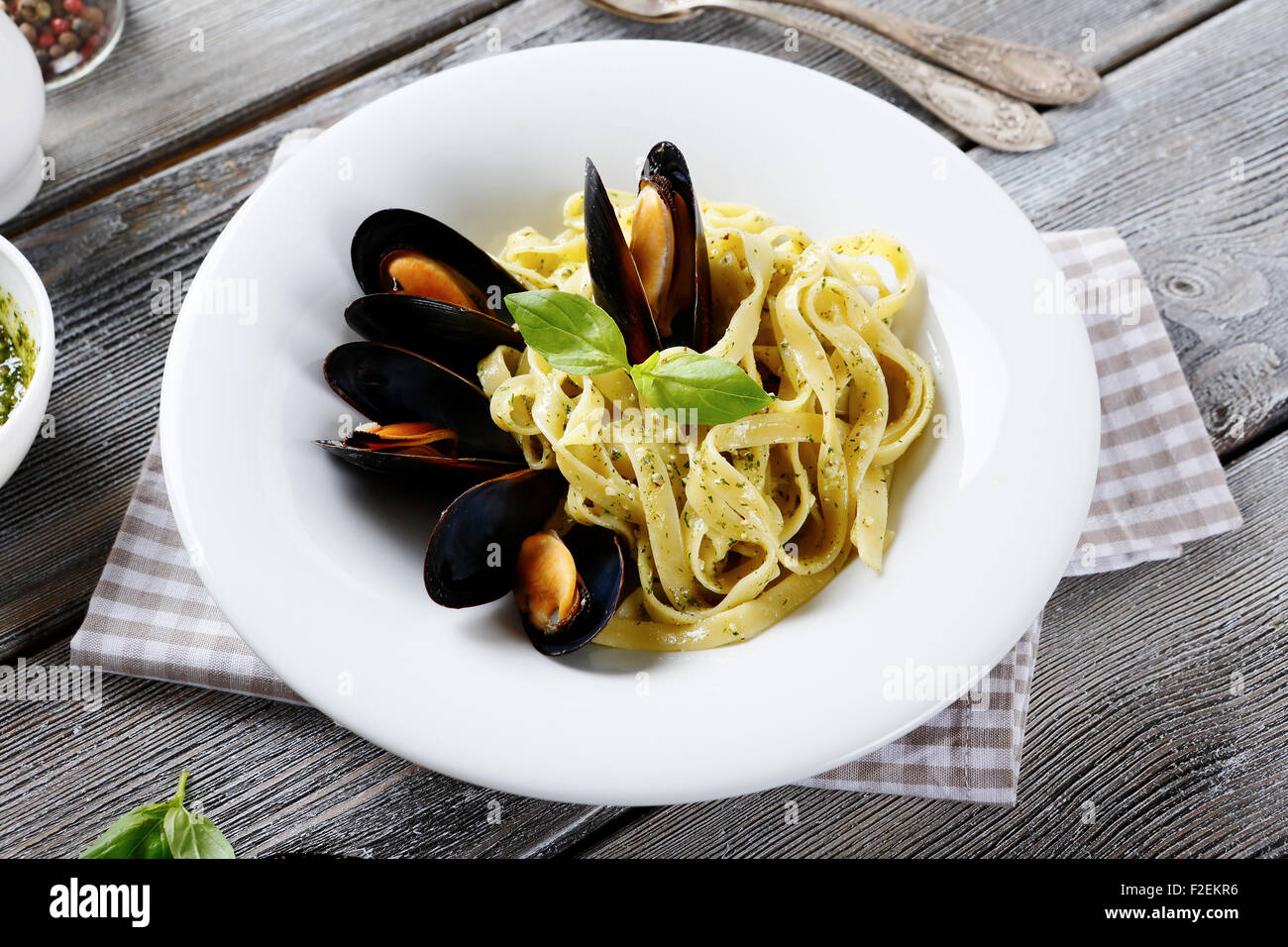 Pâtes aux moules, vue d'en haut Banque D'Images