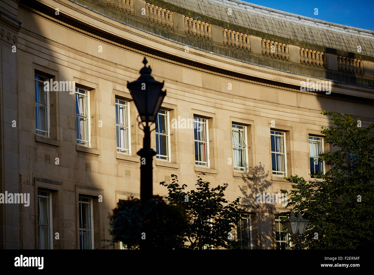 Le Centre Civique sur Le Mans Crescent, abritant le musée, bibliothèque, des cliniques de santé, de police et des tribunaux a été construit en 1932-3 Banque D'Images