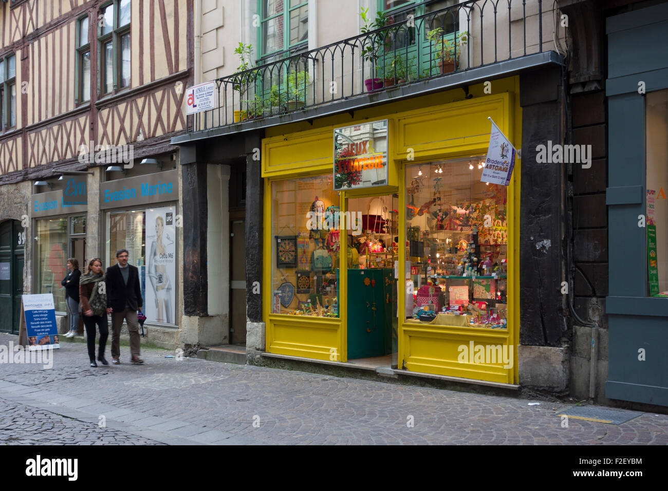 Rue Saint-Nicolas, Rouen, Normandie, France Photo Stock - Alamy