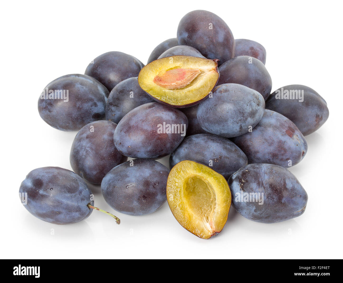 Les prunes isolé sur le fond blanc. Banque D'Images