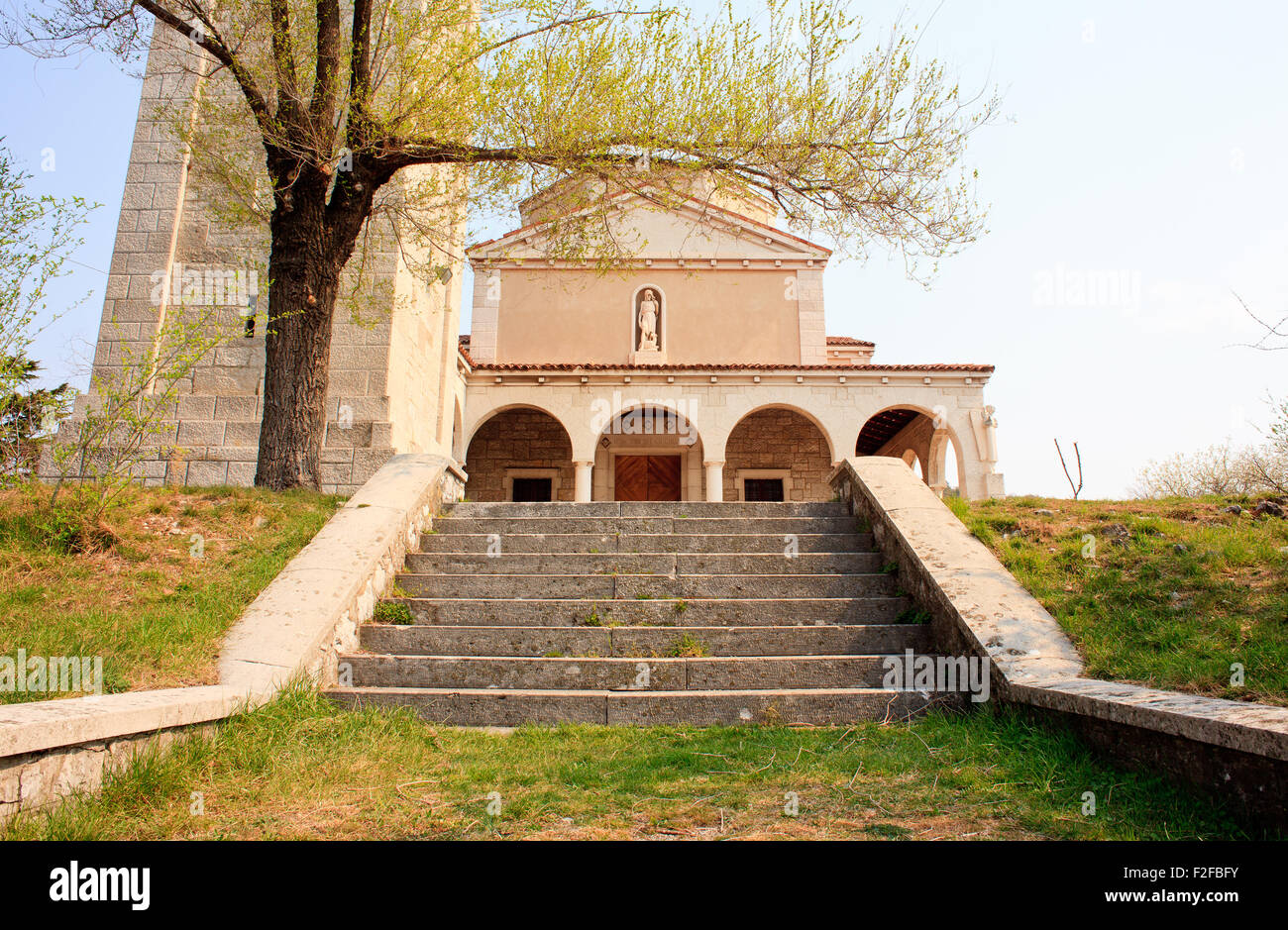 Photo de Eglise Saint-Jean-Baptiste, San Giovanni di Duino - Italie Banque D'Images