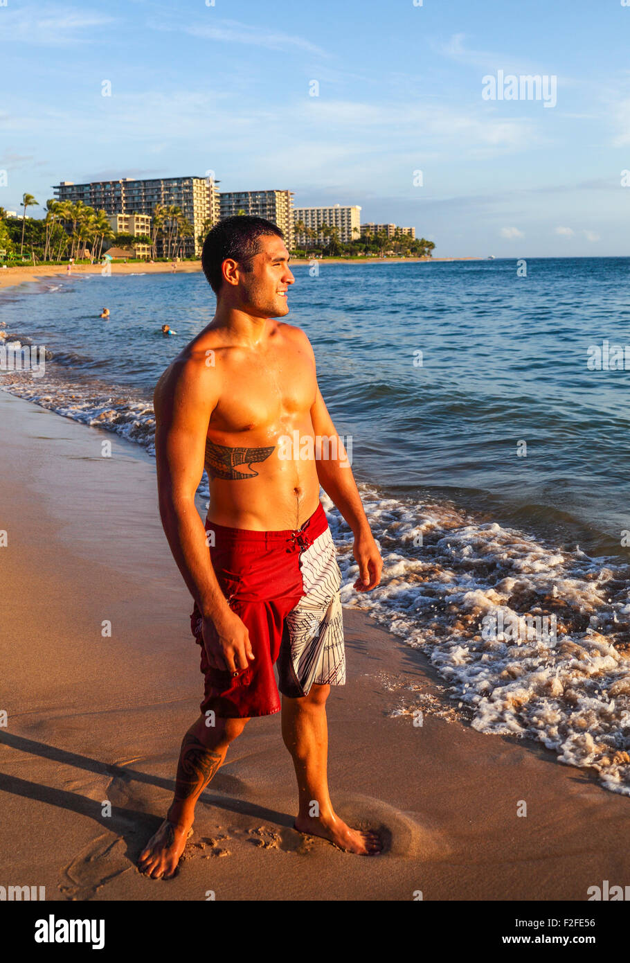 Résident à Maui Kaanapali Beach près de Black Rock au coucher du soleil Banque D'Images