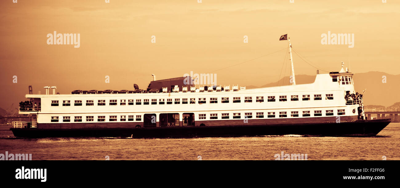 Barca Rio-Nitreói ferry sur Baia de Guanabara à Rio de Janeiro. Banque D'Images
