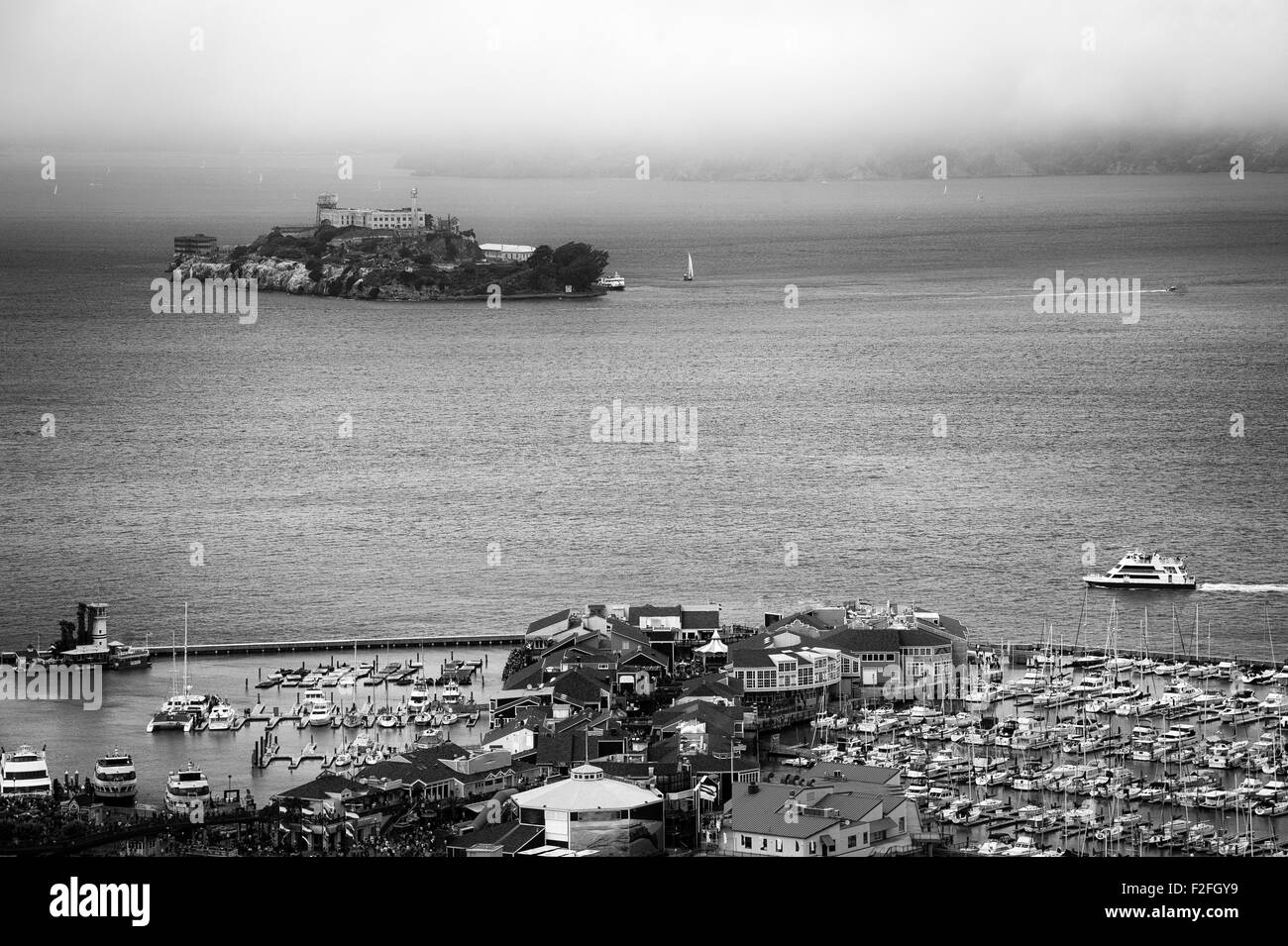 Alcatraz et le Pier 39 vu de la Coit Tower, San Francisco, California, USA Banque D'Images