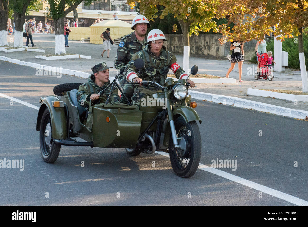 Équitation soldats side-car - 25e anniversaire de la République moldave Pridnestrovian PMR, la Transnistrie, la Moldavie soviétique URSS Banque D'Images