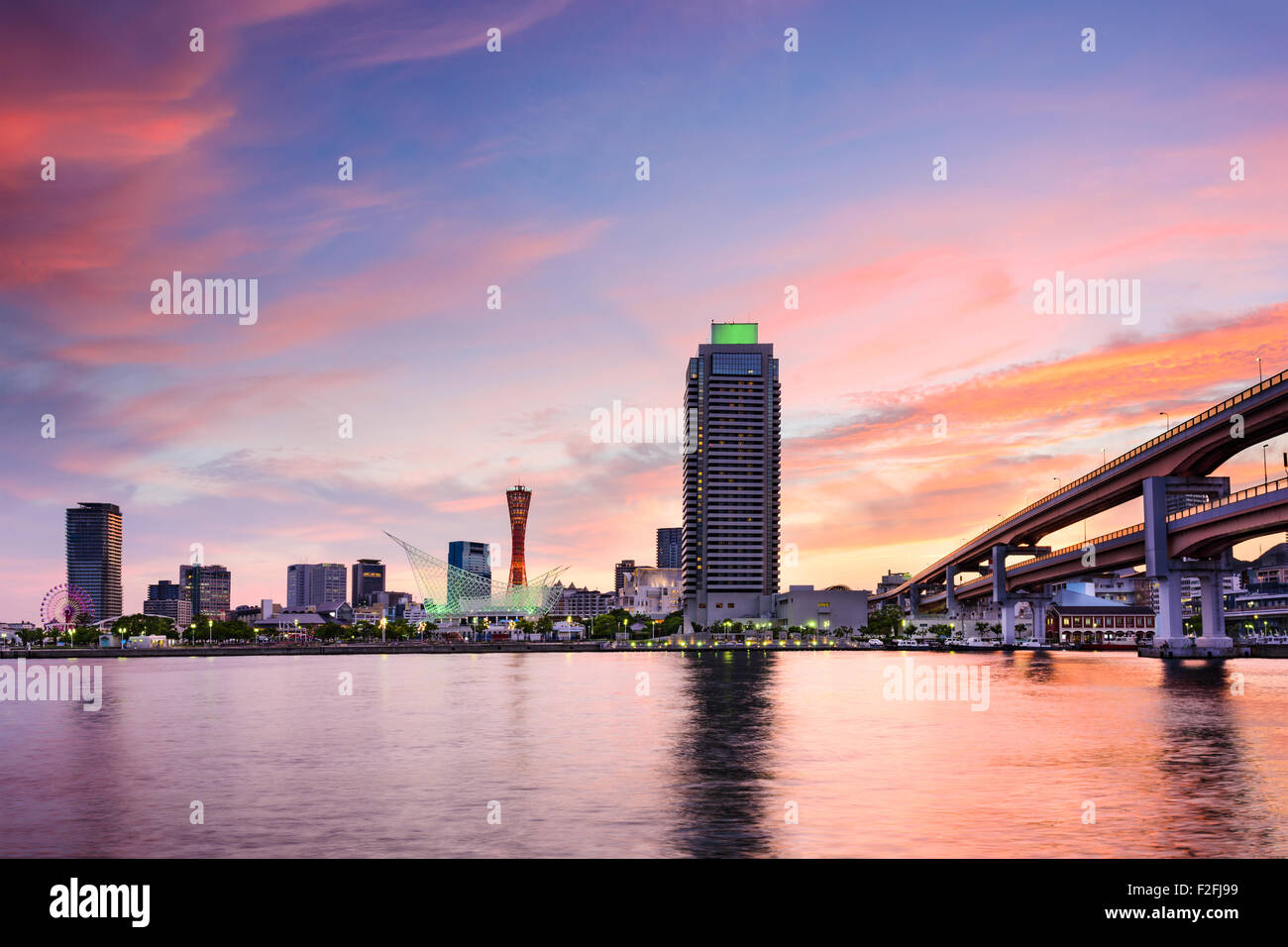 Kobe, Japon skyline au port. Banque D'Images