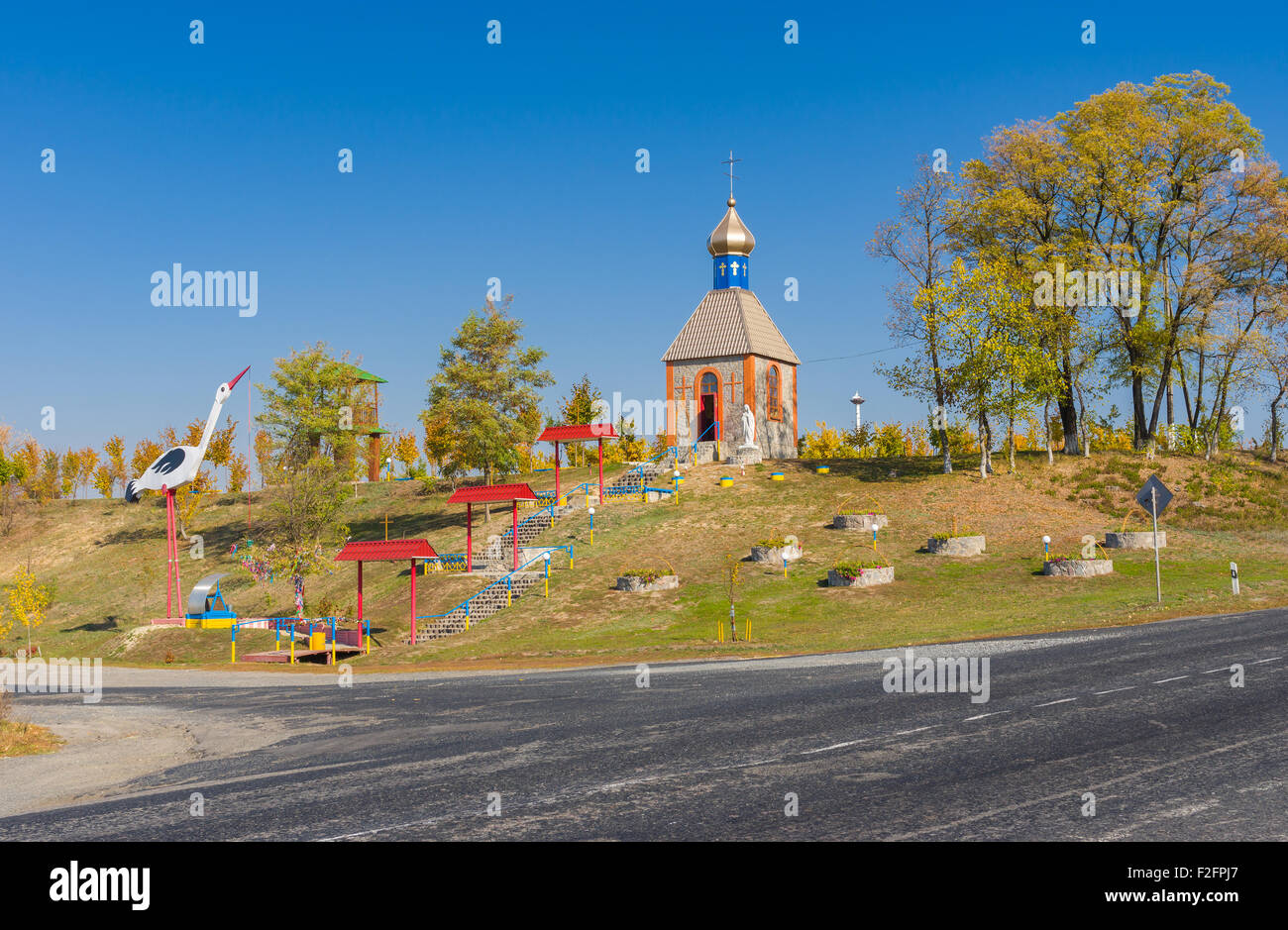 Paysage d'automne avec road et de lieu de détente à Novy, Sanzhary Poltavskaya oblast, Ukraine Banque D'Images