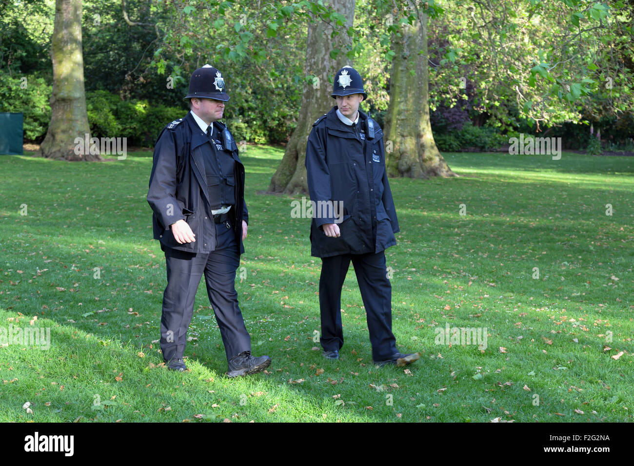 04.06.2012, London, Greater London, Royaume-Uni - policiers de la patrouille de la Police métropolitaine de courir à St James's Banque D'Images