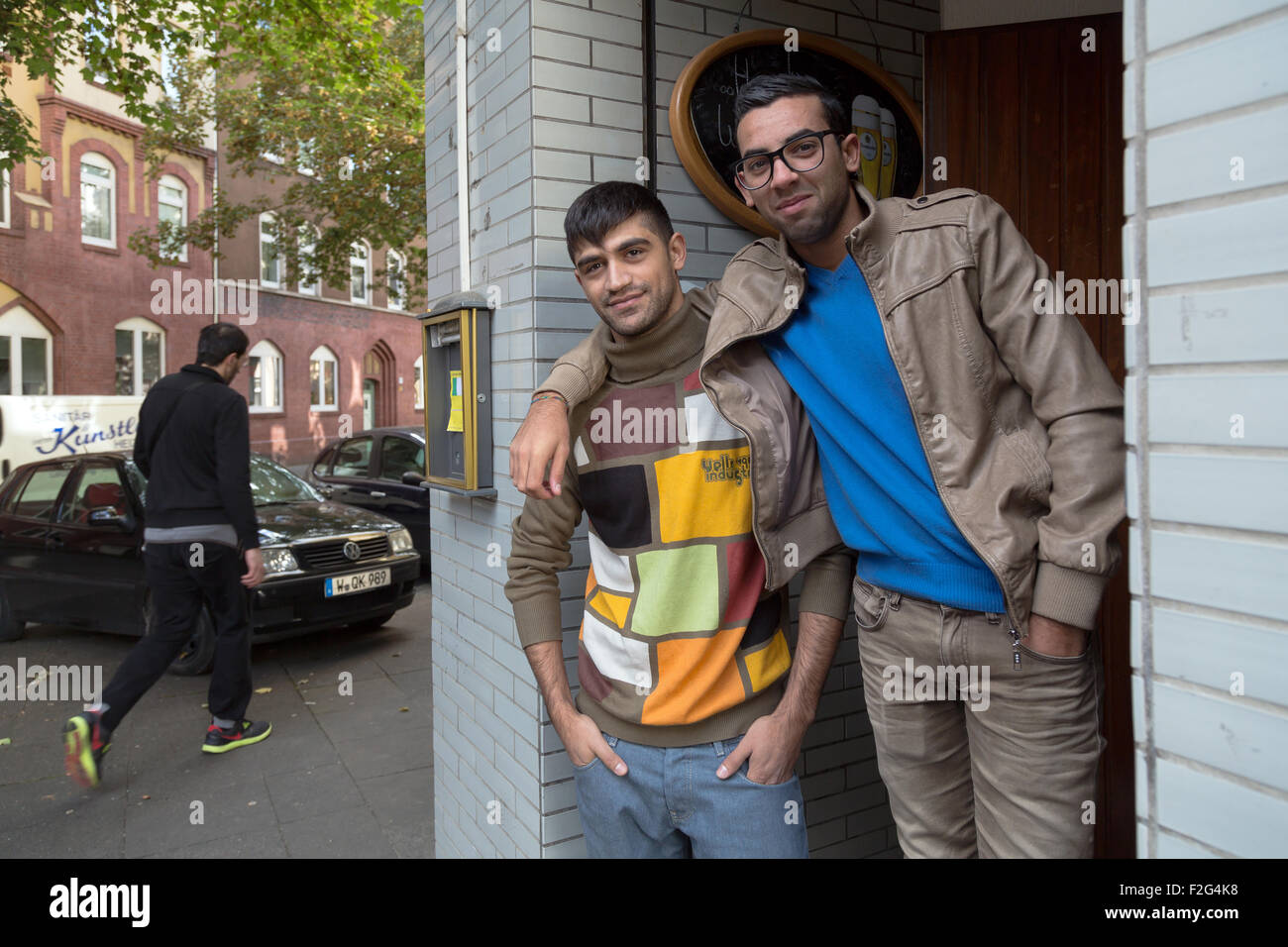 17.09.2013, Dortmund, Rhénanie du Nord-Westphalie, Allemagne - Deux jeunes hommes d'origine italienne de la ville du nord, un district où Banque D'Images