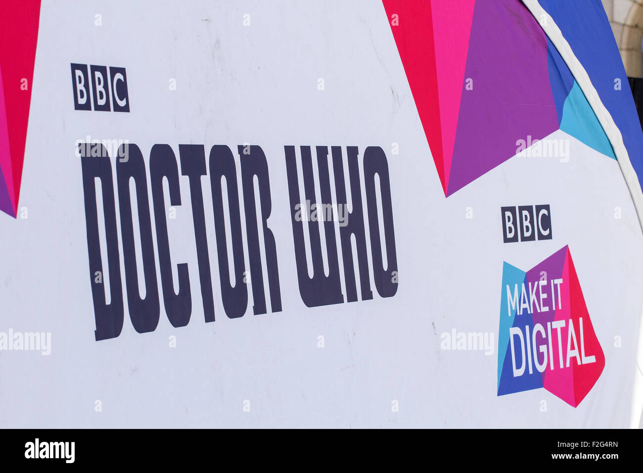 Tayside, Dundee, Écosse, Royaume-Uni, 18 septembre 2015. Dundee se prépare pour la BBC "rendre" weekend numérique showcase. La visite aura lieu à Dundee City Square le Samedi 19 et dimanche 20 septembre et est ouvert entre 1000-1700 le samedi et 1100 - 1700 le dimanche. Météo de la BBC qui utilise les variables trouvées dans le courant-jet pour présenter aux visiteurs les bases de codage. Médecin qui offre la chance de se familiariser avec le codage par programmation du médecin, l'Arch Enemy Daleks. © Dundee Photographics / Alamy Live News. Banque D'Images