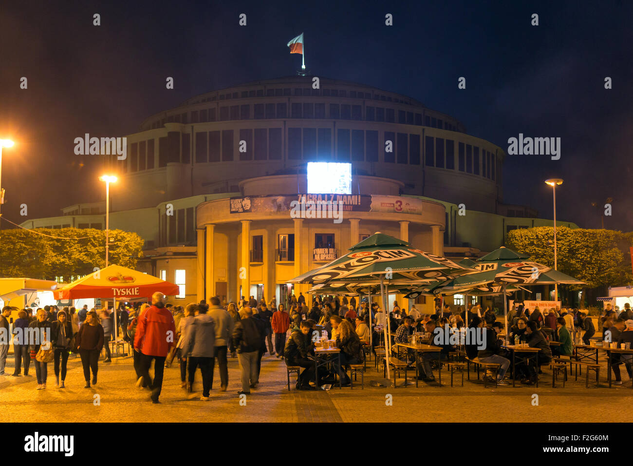 01.05.2015, la Basse Silésie, Wroclaw, Pologne - la Jahrhunderthalle (Pol. Hala Stulecia) dans le crépuscule. Le hall est un construit Banque D'Images