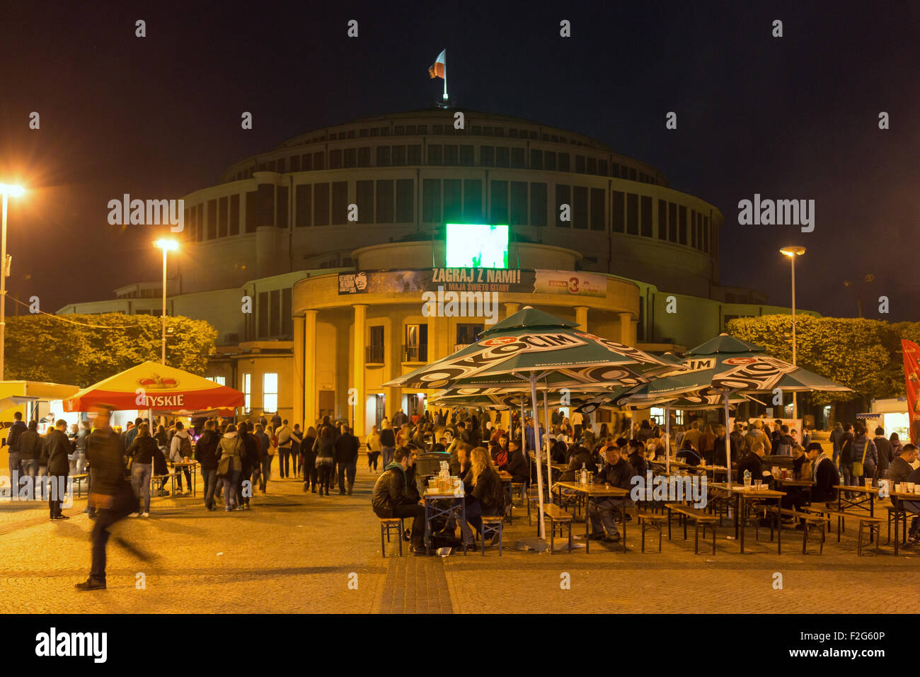 01.05.2015, la Basse Silésie, Wroclaw, Pologne - la Jahrhunderthalle (Pol. Hala Stulecia) dans le crépuscule. Le hall est un construit Banque D'Images
