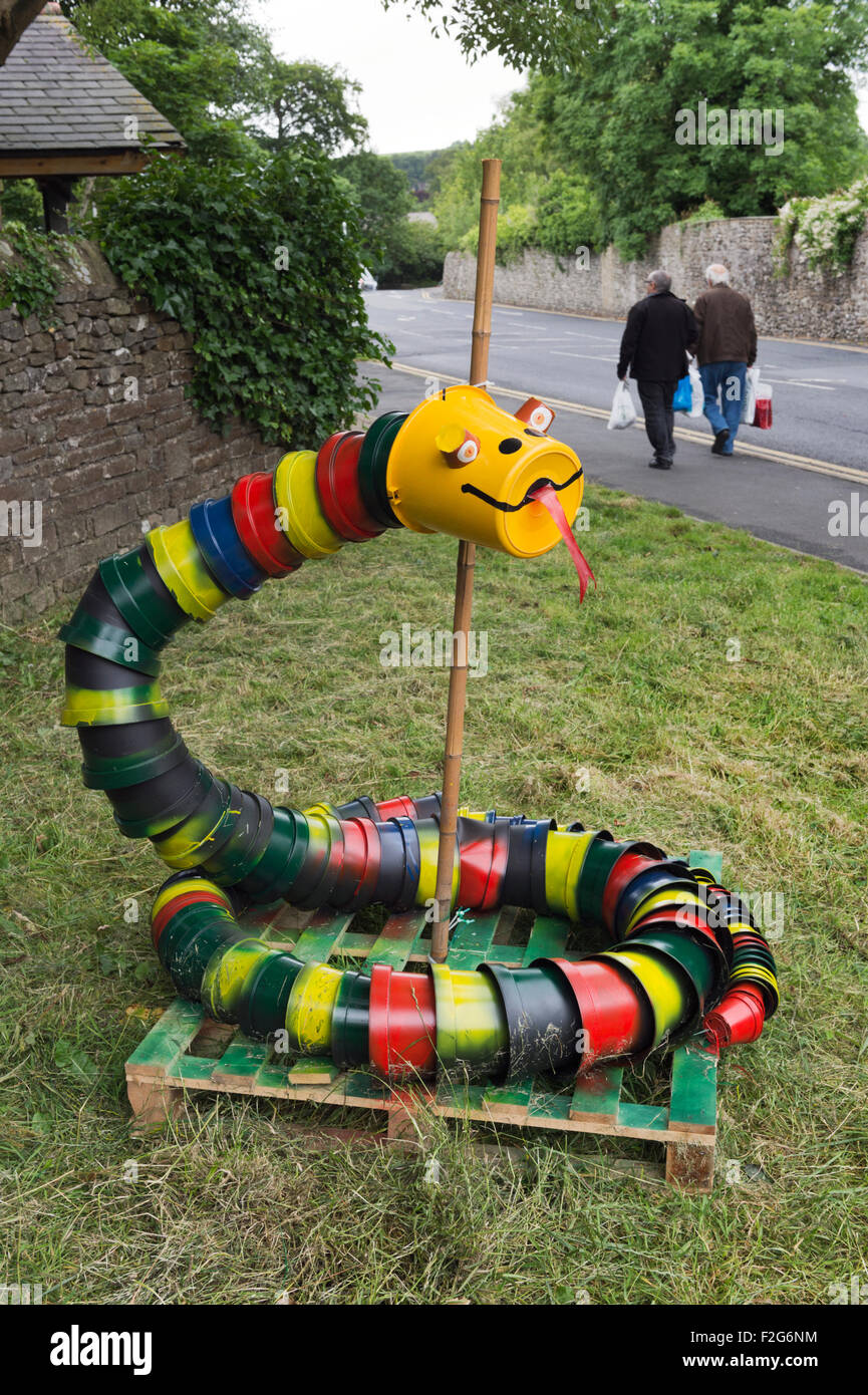 Cache-pot serpent, régler les pots de Festival, régler, Yorkshire du Nord, 2015 Banque D'Images
