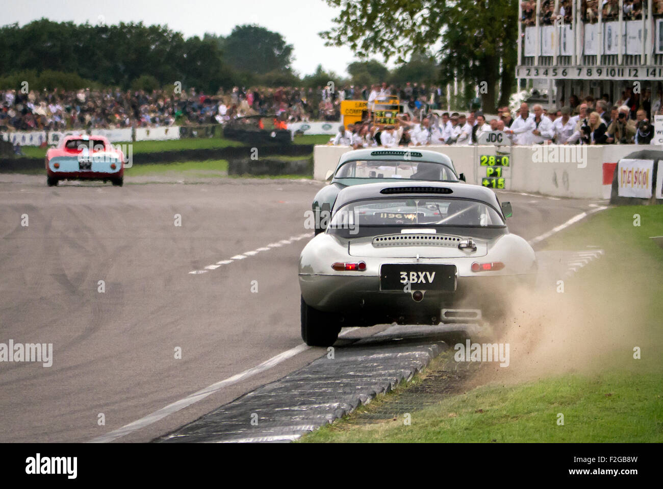 Course de voitures historiques à Goodwood Revival meeting Banque D'Images