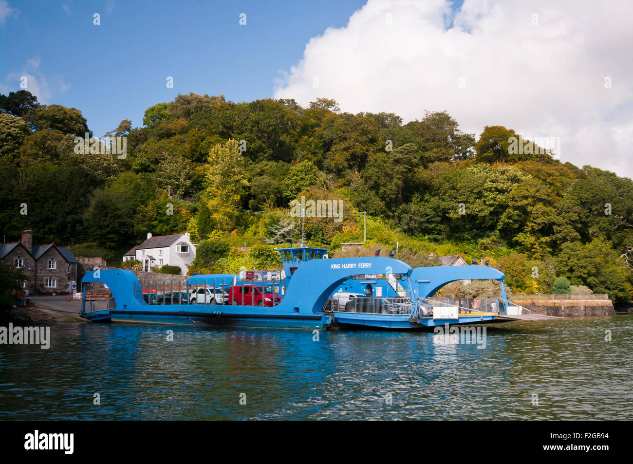 Le Roi Harry ferry qui relie la chaîne St Mawes et la péninsule de Roseland avec feock dans toute la rivière Fal Angleterre Cornwall Banque D'Images