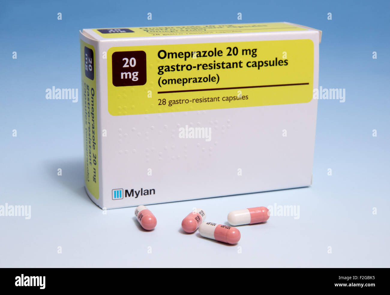 Boîte de 20 mg d'oméprazole pour aider dans le traitement des ulcères d'estomac gastro-résistant à Banque D'Images