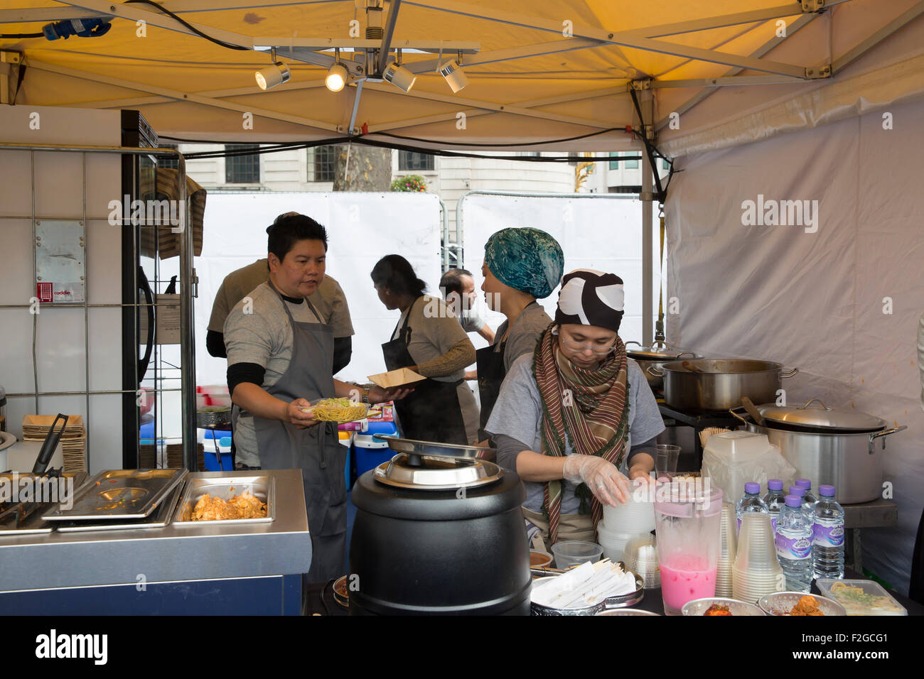 Trafalgar Square London,UK,18 Septembre 2015,la préparation de l'aliment à la Malaisie nuit à Trafalgar Square Londo Crédit : Keith Larby/Alamy Live News Banque D'Images