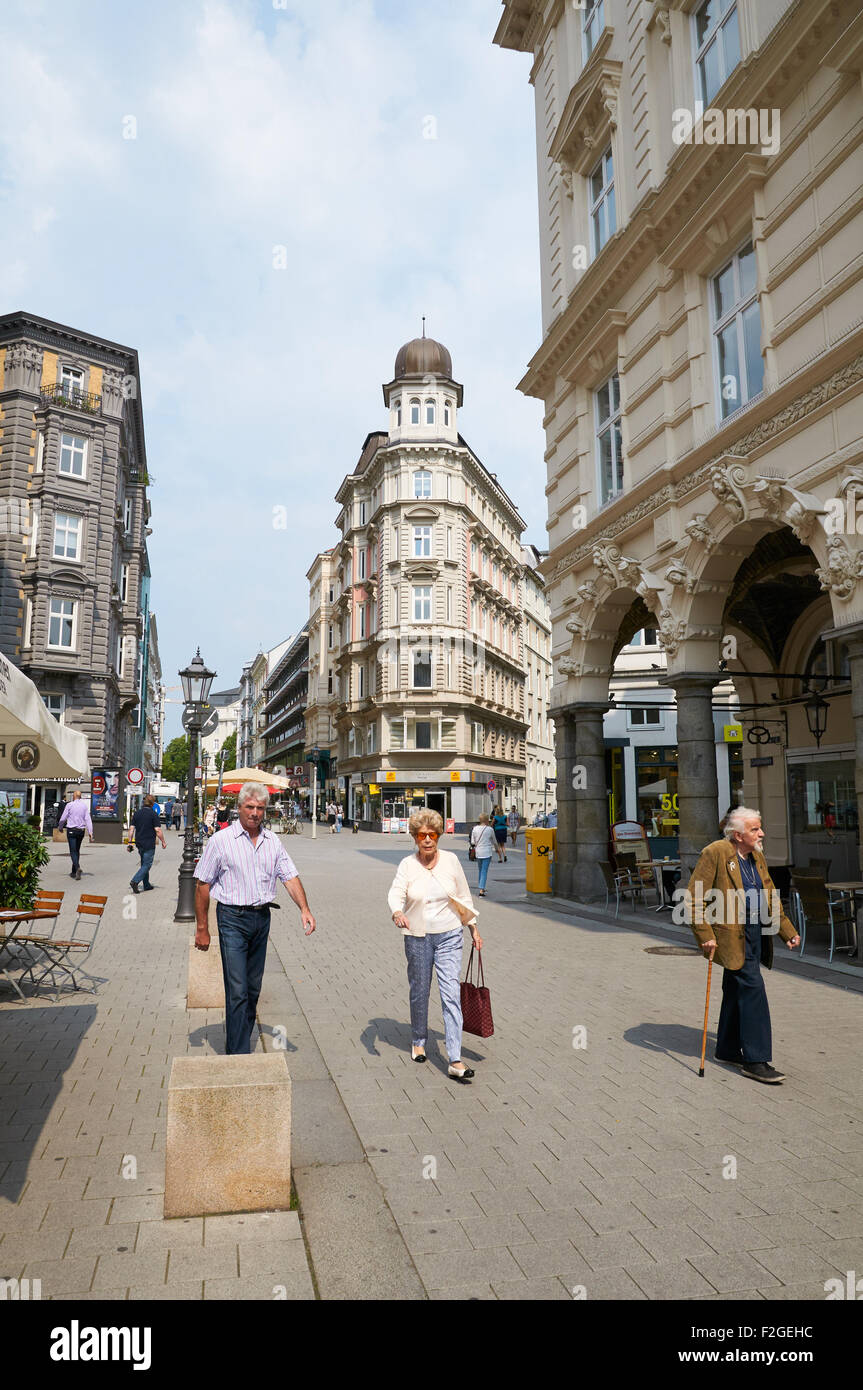 Hambourg, Allemagne - le 14 août 2015 : View of street dans le centre, Hambourg est la deuxième plus grande ville d'Allemagne et le huitième grand Banque D'Images
