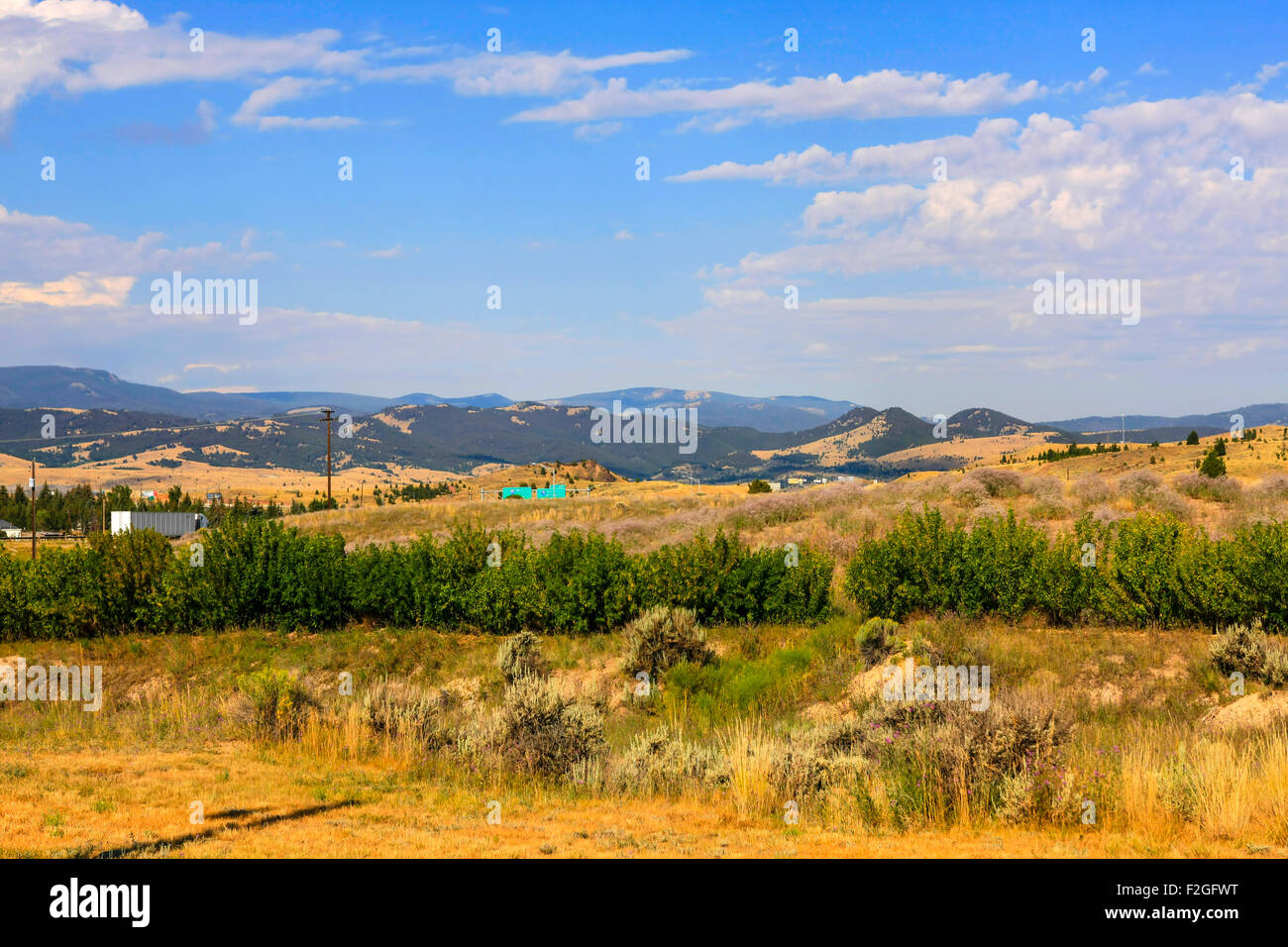 Les plaines d'armoise du Montana, l'État surnommé 'Big Sky Country' pour une raison.... Banque D'Images