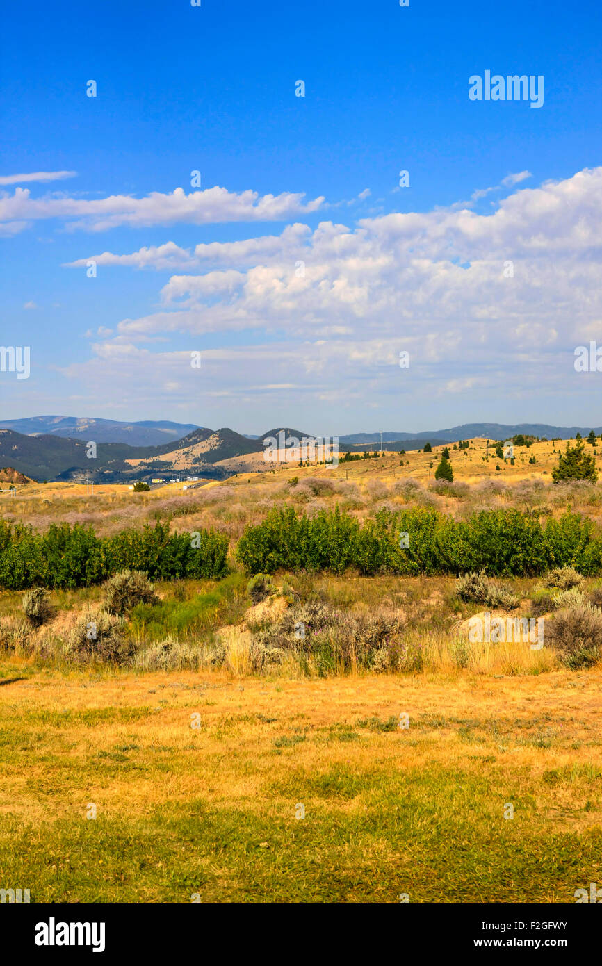 Les plaines d'armoise du Montana, l'État surnommé 'Big Sky Country' pour une raison.... Banque D'Images