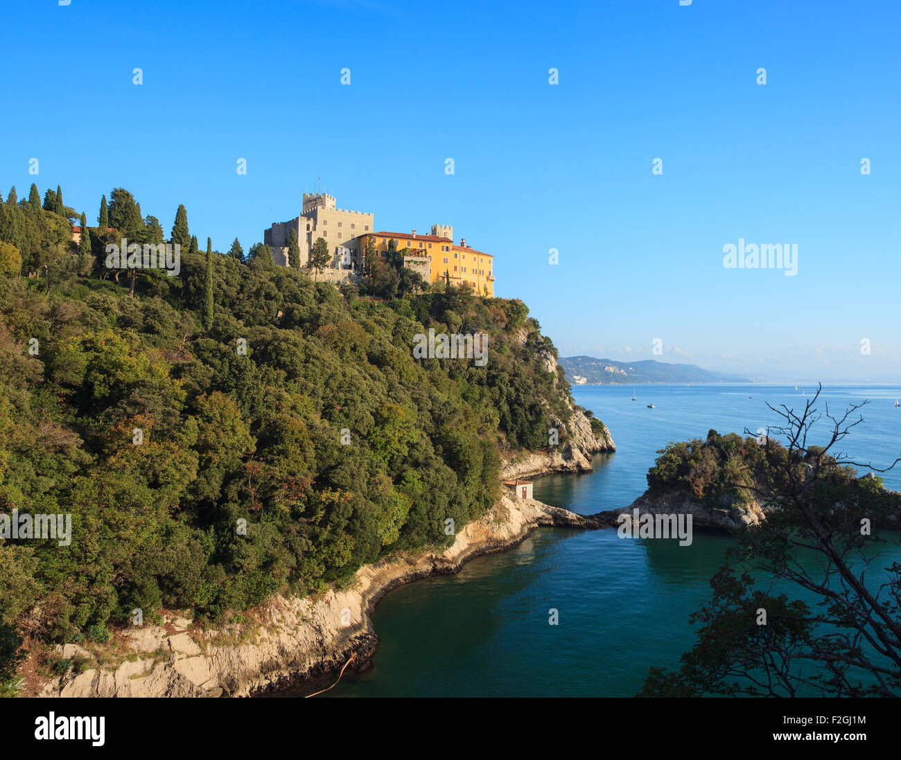 Vue sur le château de Duino en Italie Banque D'Images