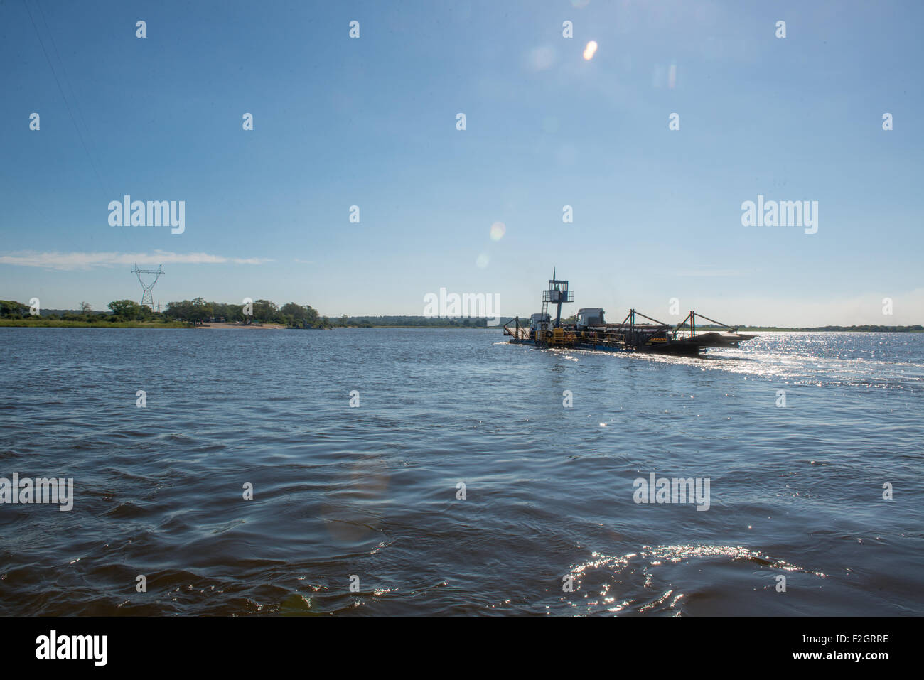 Traversée de la rivière Zambizi au Botswana, l'Afrique Banque D'Images