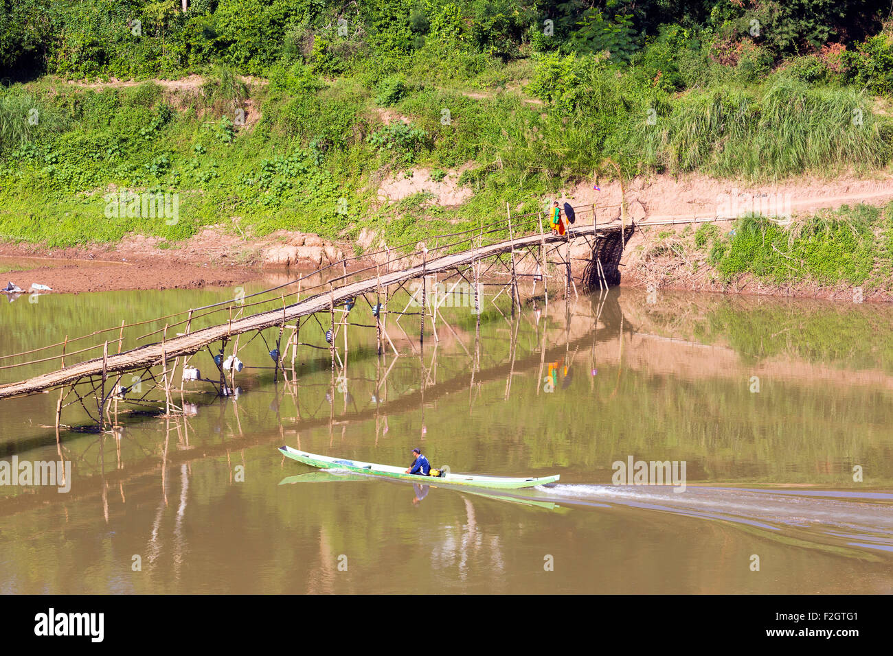 Le bambou pont sur la rivière Nam Khan, Luang Prabang, Laos Banque D'Images