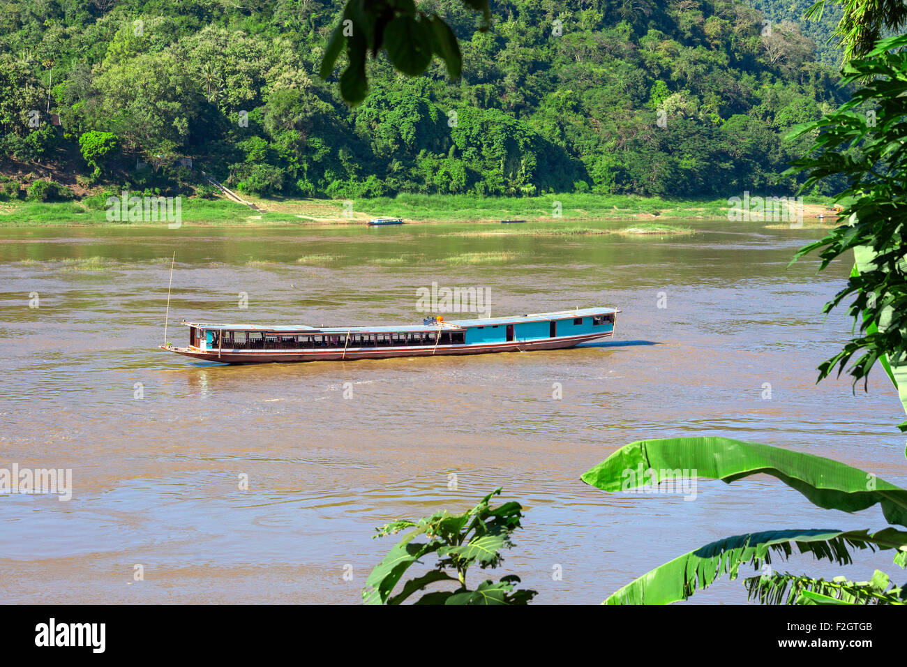 Bateau sur le fleuve du Mékong, Luang Prebang, Laos Banque D'Images
