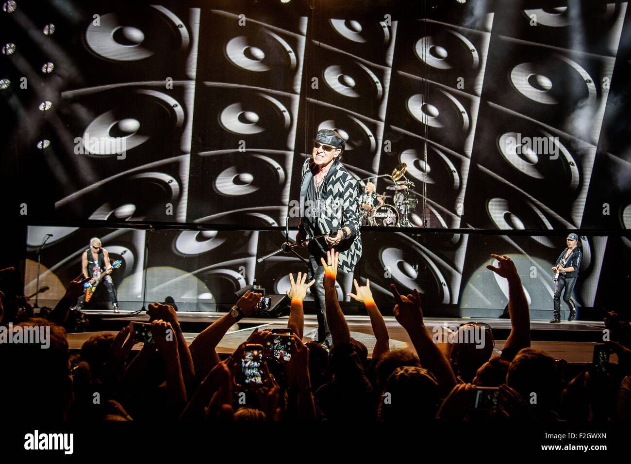 Toronto, Ontario, Canada. 18 Sep, 2015. Le groupe de rock allemand Scorpions fait sold out show à l'Amphithéâtre Molson Canadian, à Toronto. En Photo : le chanteur KLAUS MEINE Crédit : Igor Vidyashev/ZUMA/Alamy Fil Live News Banque D'Images
