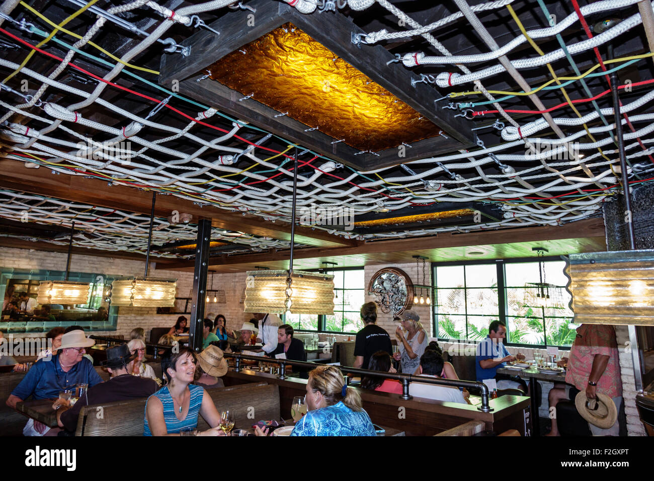 Delray Beach Florida, East Atlantic Avenue, racks Fish House + Oyster Bar, restaurant restaurants restauration café cafés, intérieur intérieur, décor, clients, Banque D'Images