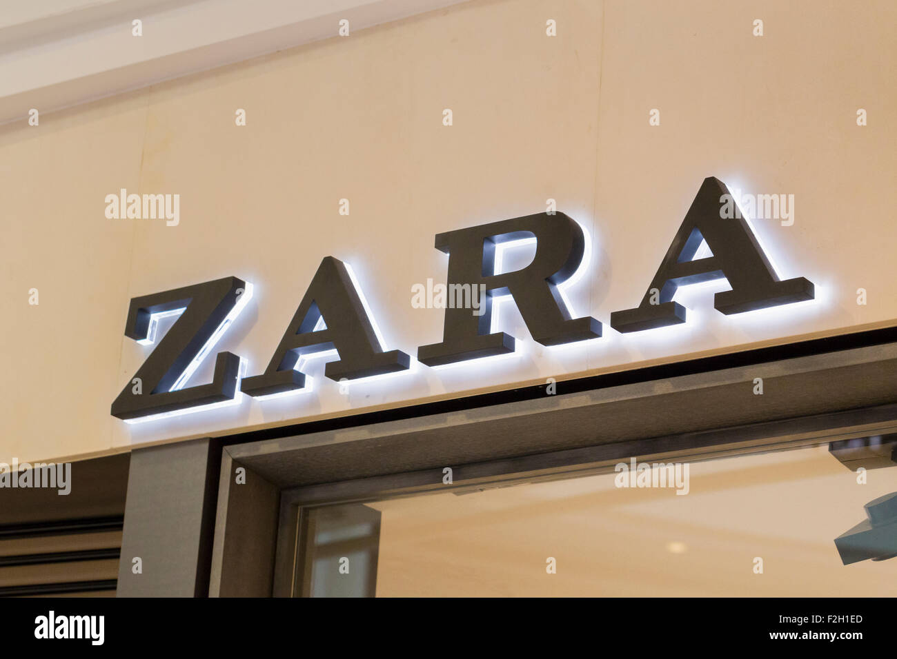 Zara sign Banque de photographies et d'images à haute résolution - Alamy
