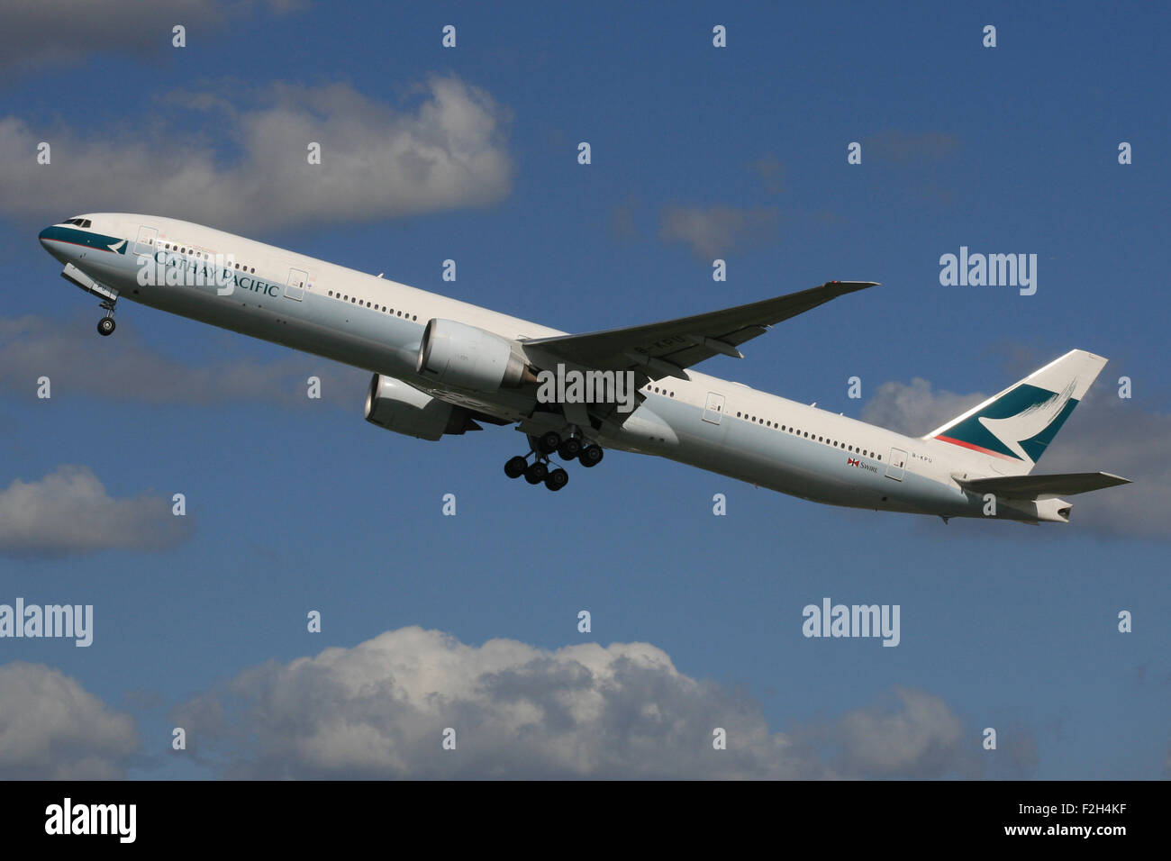 CATHAY PACIFIC BOEING 777 300 TAKE OFF Banque D'Images