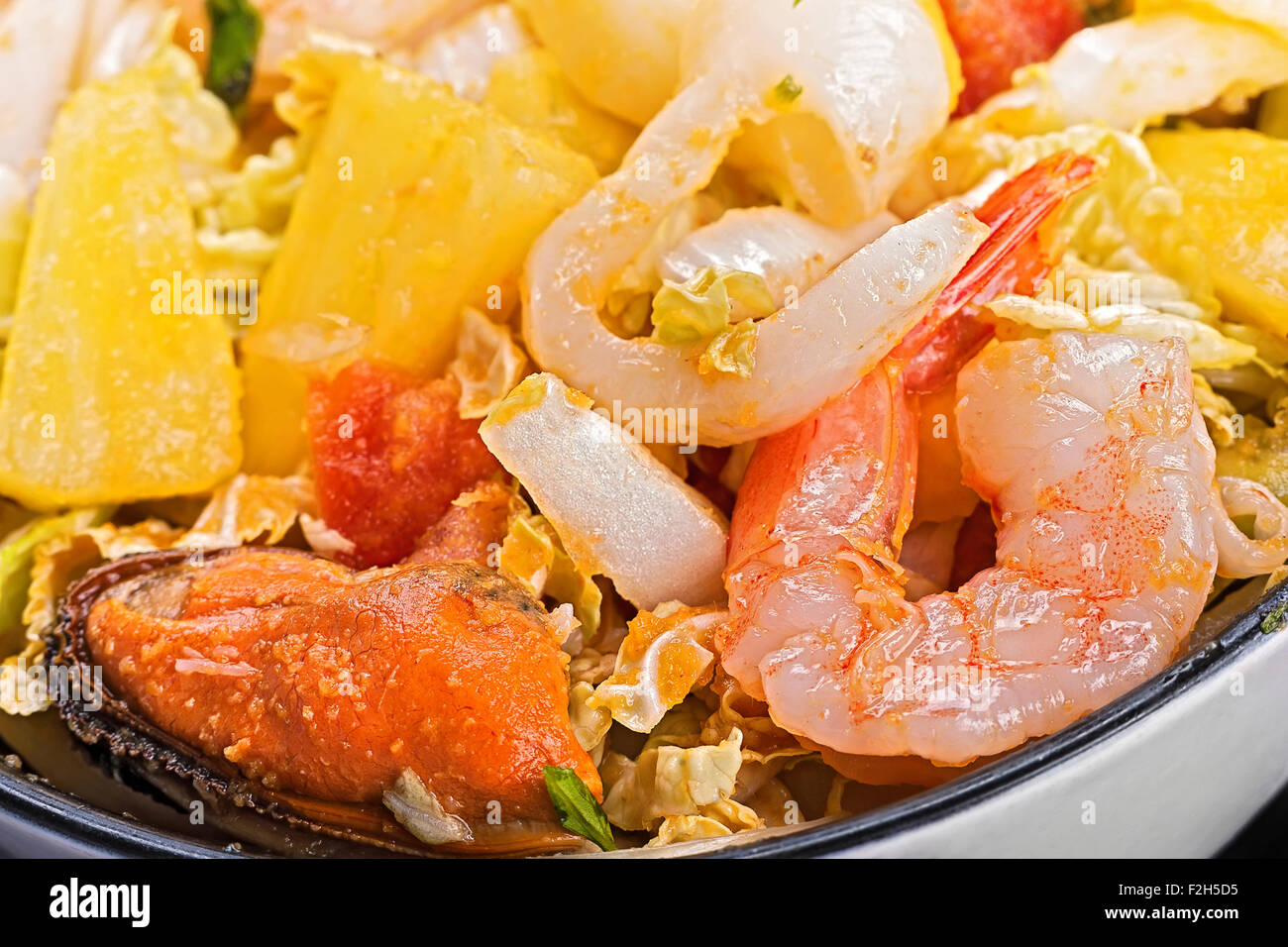Les aliments traditionnels thaïlandais et de fruits de mer d'ananas Banque D'Images