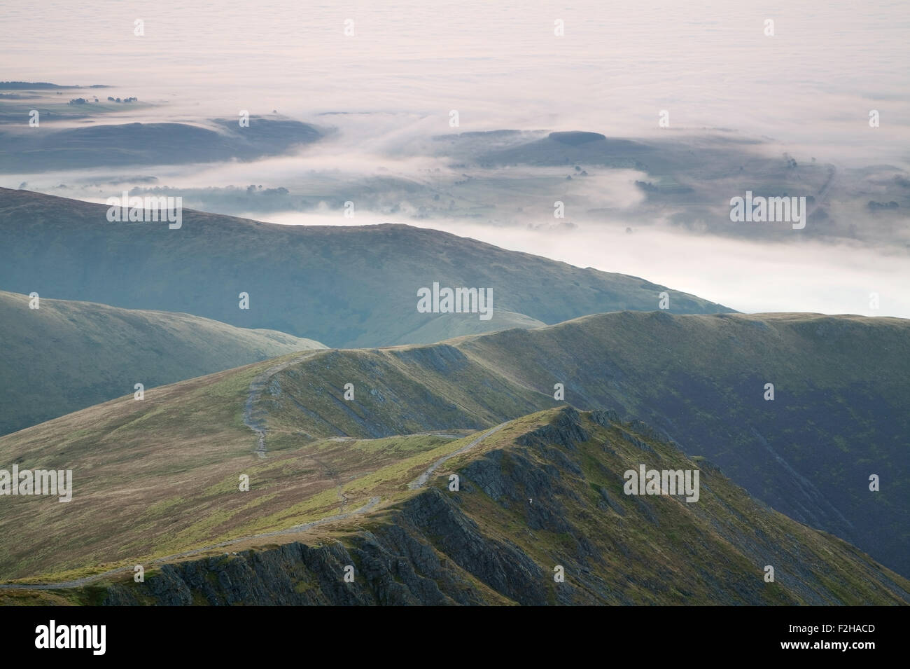 L'aube sur des échelles est tombé, vu depuis le sommet de Blencathra Banque D'Images