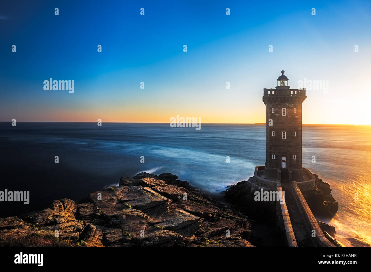 Le phare de Kermorvan avant le coucher du soleil, Bretagne, France Banque D'Images