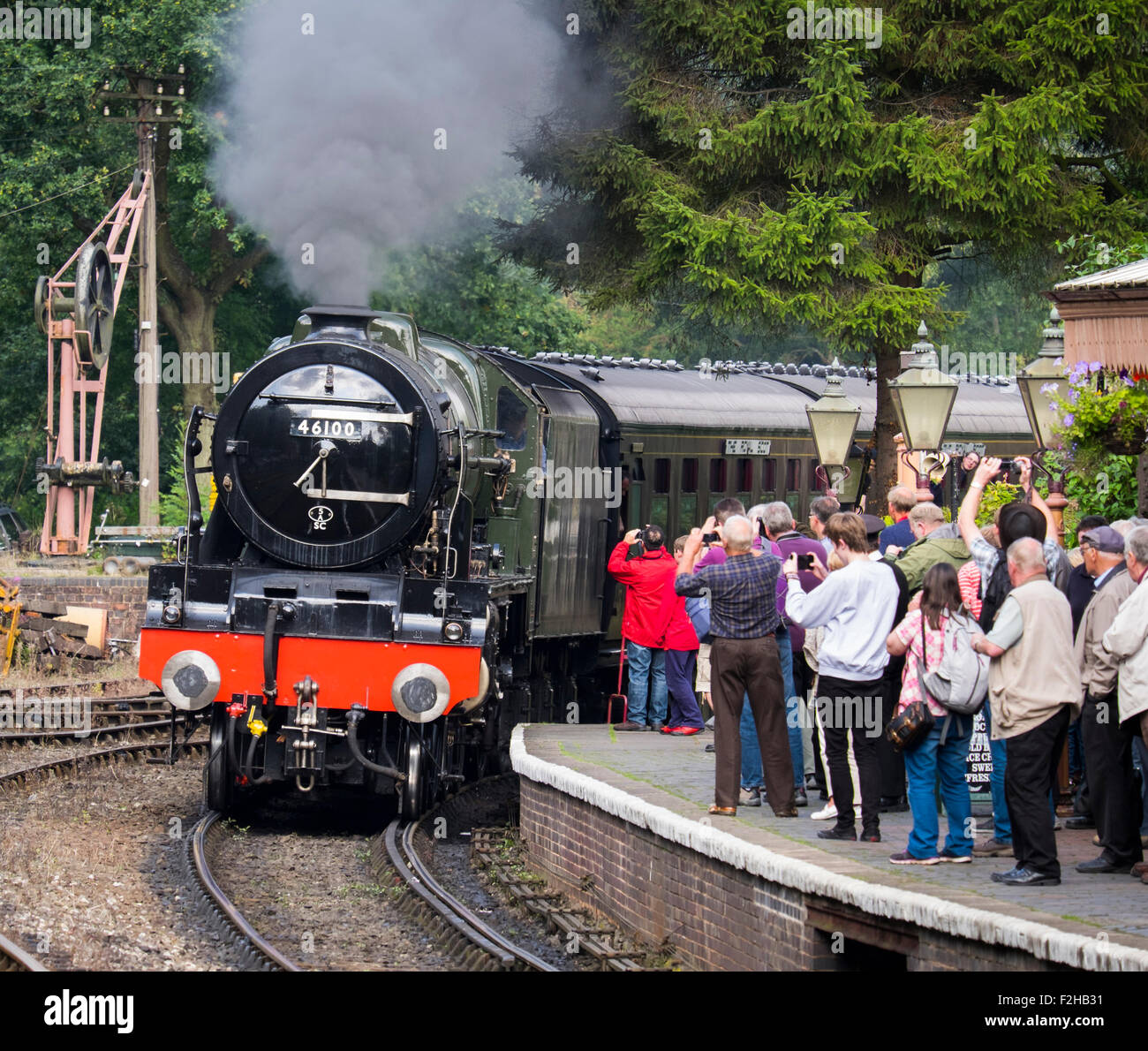 Highley, Shropshire, Angleterre, samedi 19 septembre 2015 : Royal Scot locomotive à vapeur, No 46100, arrive à la gare de Shrewsbury, au cours de la Severn Valley Railway Automne Gala à vapeur. Crédit : John Hayward/Alamy Live News Banque D'Images