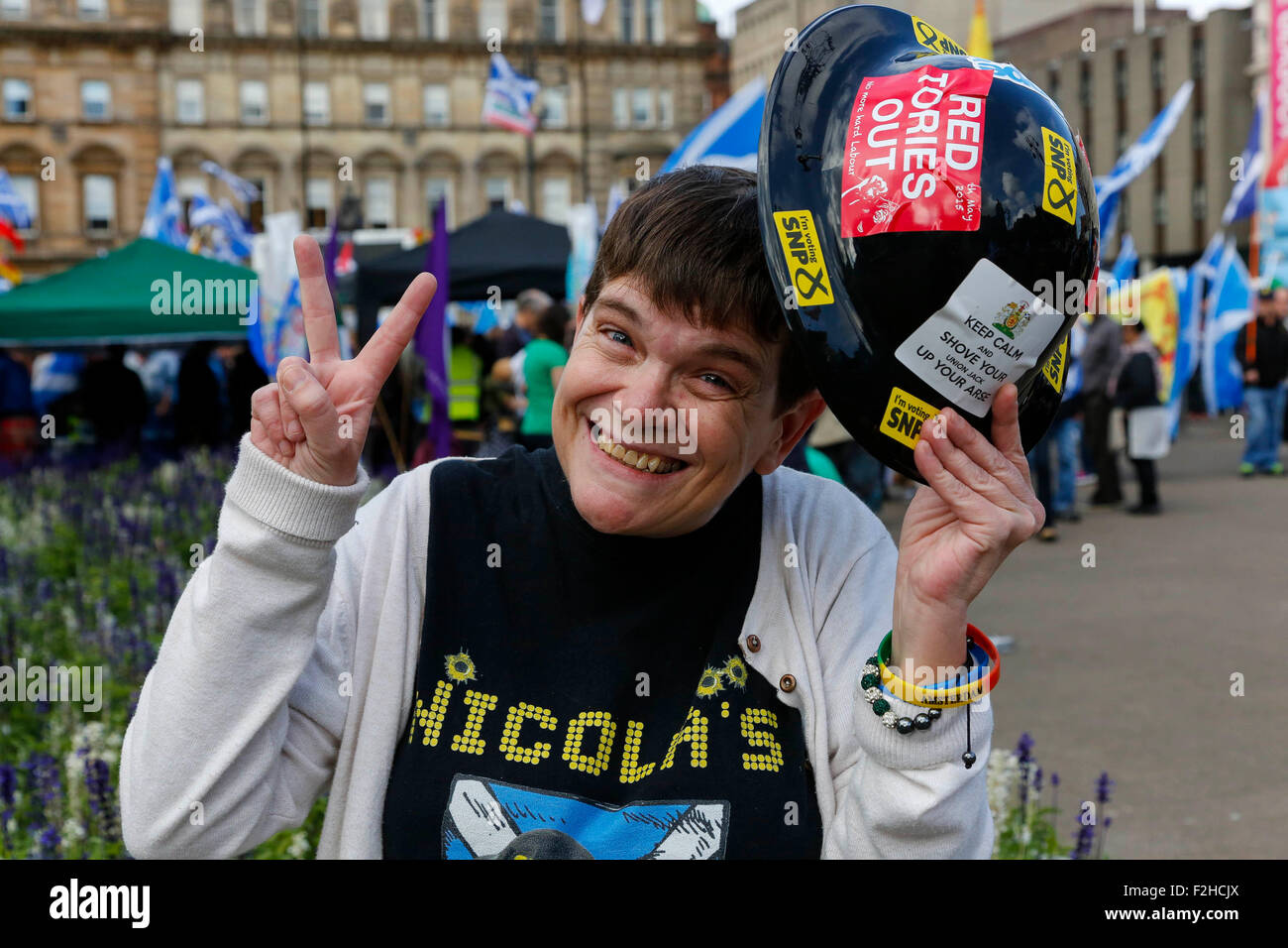 Glasgow, Ecosse, Royaume-Uni. 19 Septembre, 2015. Environ 1 500 manifestants ont participé à un rassemblement à George Square, Glasgow, Ecosse à l'appui de l'indépendance de l'Ecosse et le 'oui' en campagne, un an après le référendum qui a abouti à une majorité de 55 % vote pour "non". La manifestation a été abordée par Tommy Sheridan, un ex-MSP, qui est un partisan d'un transfert de l'Écosse et chef de l'espoir pour la Liberté' groupe politique. Credit : Findlay/Alamy Live News Banque D'Images