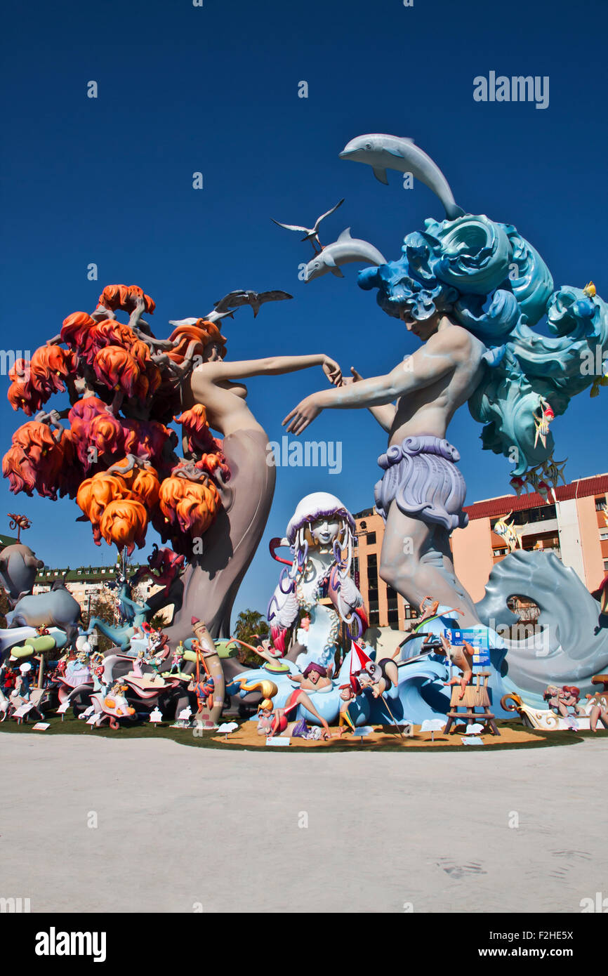 Festival de Las Fallas, Valencia, Espagne, une grande Falla dans une place publique à Valence, Amphitrite et de Poséidon. Banque D'Images