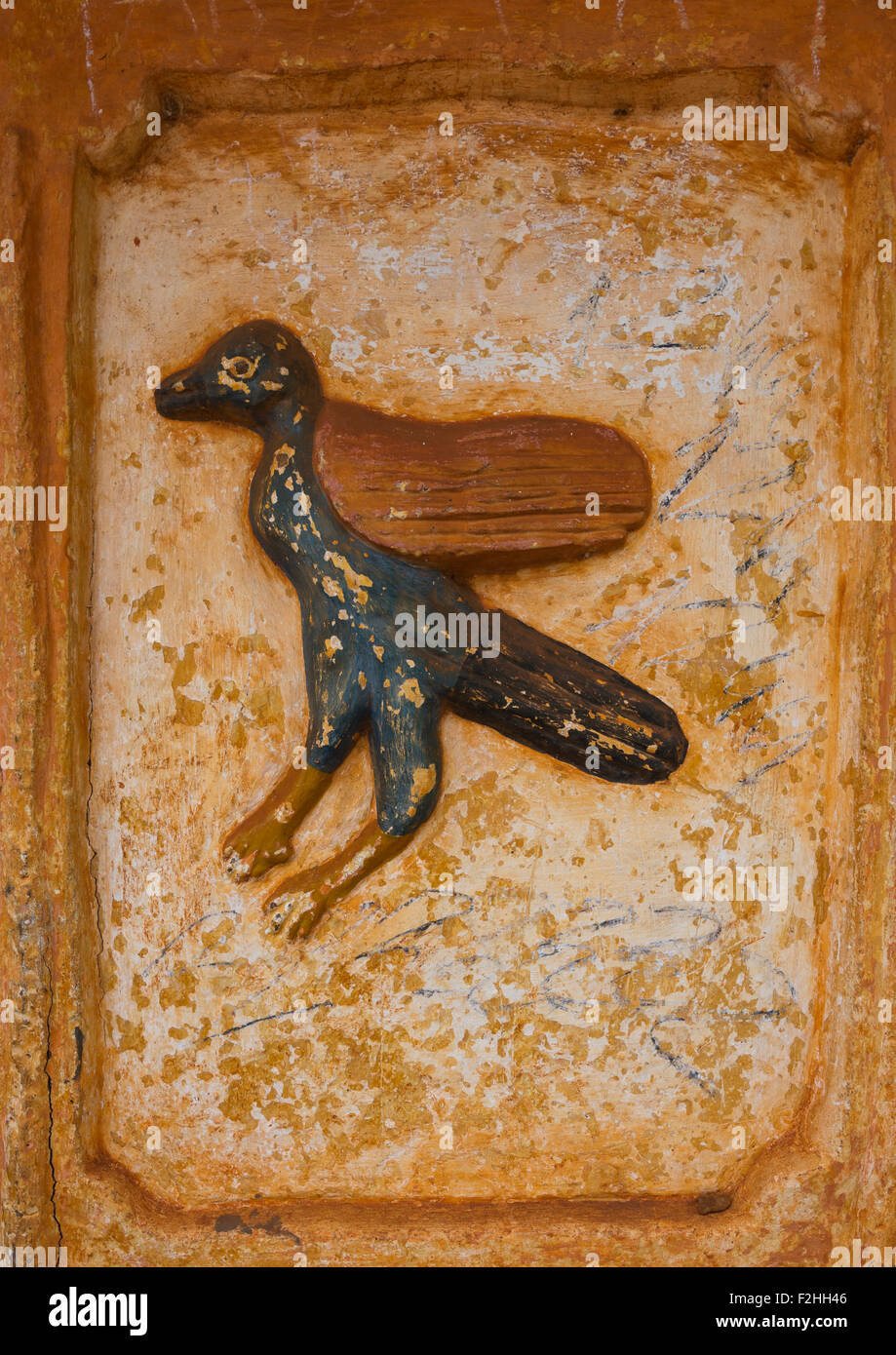 Le Bénin, en Afrique de l'Ouest, Abomey, oiseau sur un bas-relief à agoli agbo-ancien palais Banque D'Images